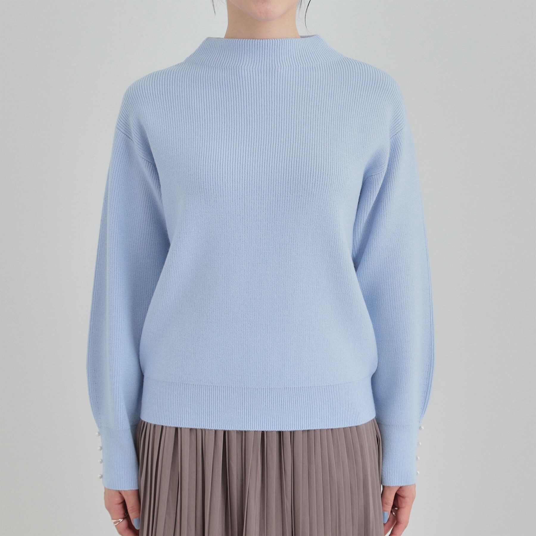 SHOO･LA･RUE「【洗濯機可/毛玉になりにくい】お袖パールで上品な ハイネックニット」|ニット・セーター|