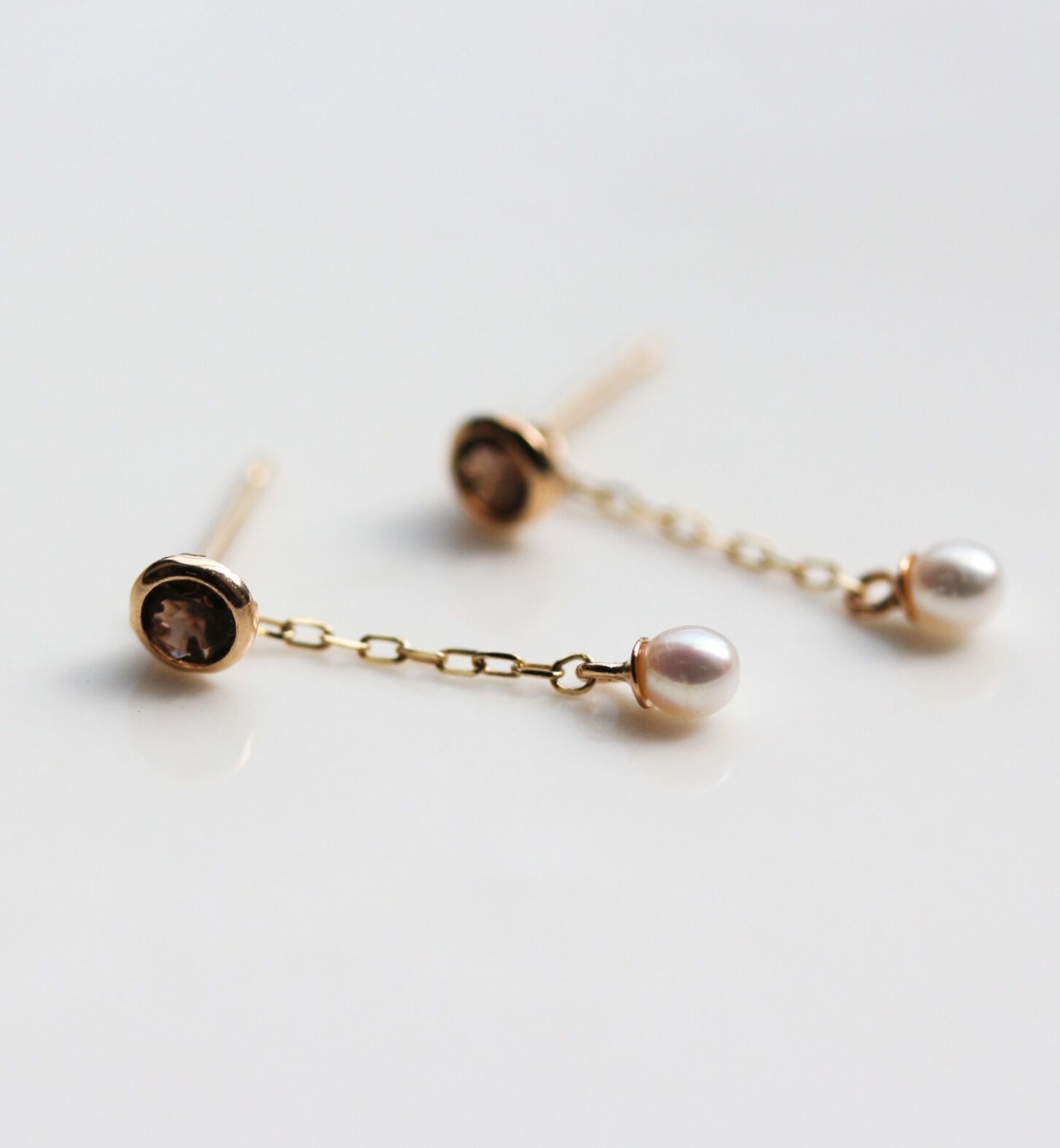  「スモーキークォーツ / パール ピアス | K10YG」|ピアス|