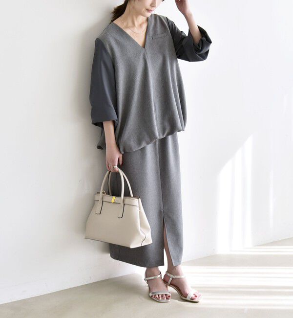 quaranciel「《予約》quaranciel:〈洗濯機可能〉Vネック ブラウス & Iライン スカート セットアップ」|ワンピース|チャコールグレー