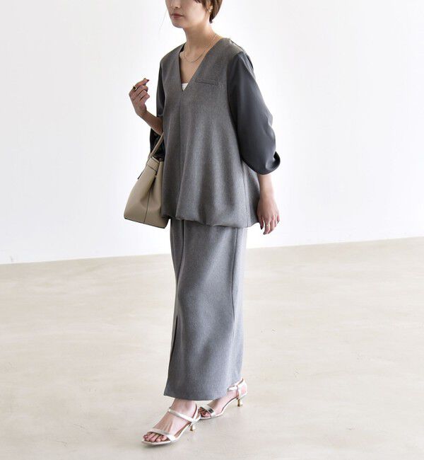 quaranciel「《予約》quaranciel:〈洗濯機可能〉Vネック ブラウス & Iライン スカート セットアップ」|ワンピース|