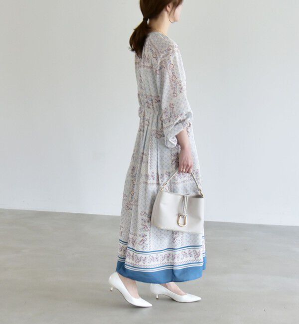 quaranciel「《予約》quaranciel:〈洗濯機可能〉フラワー スカーフ プリント Vネック フレア ワンピース」|ワンピース|