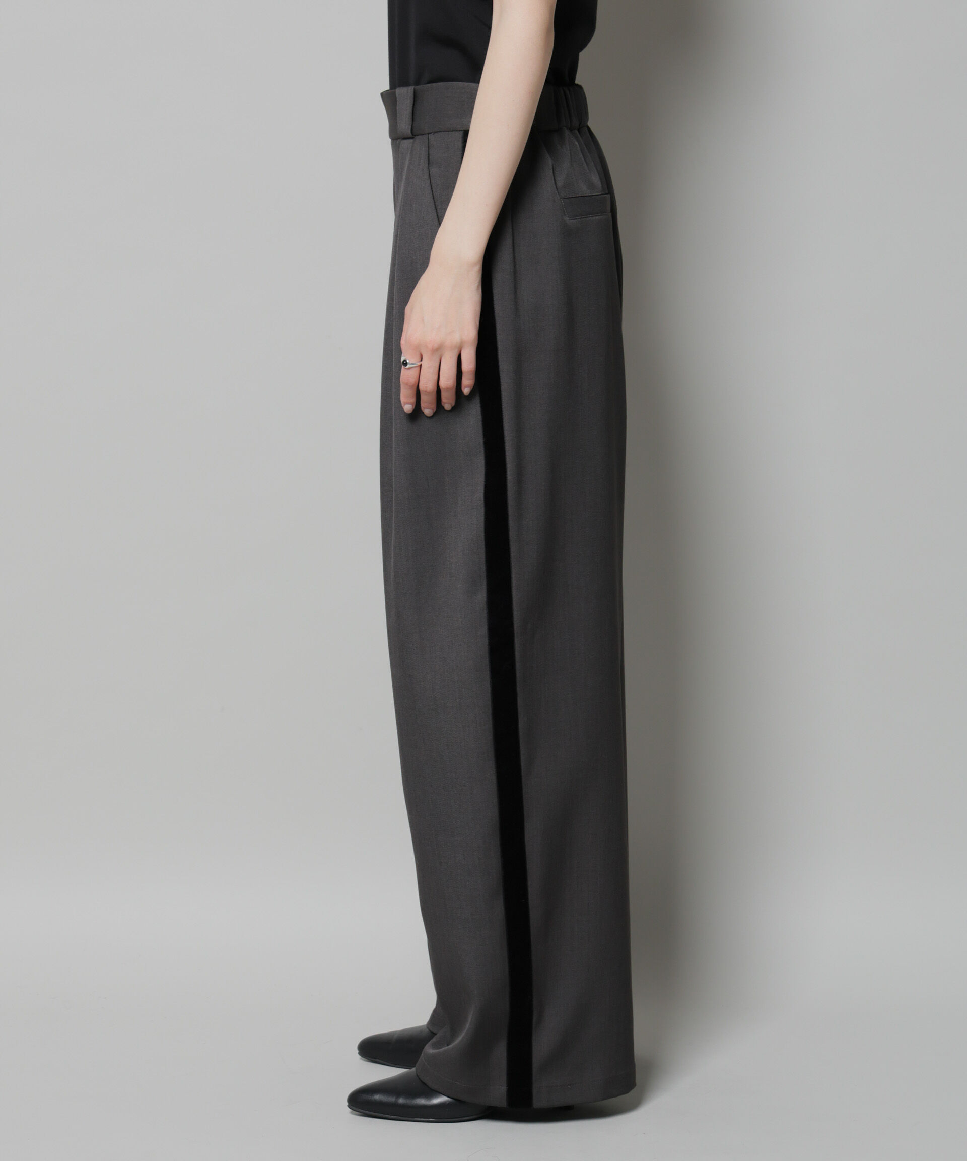 nano･universe「ベルベッドサイドラインパンツ」|チノ|