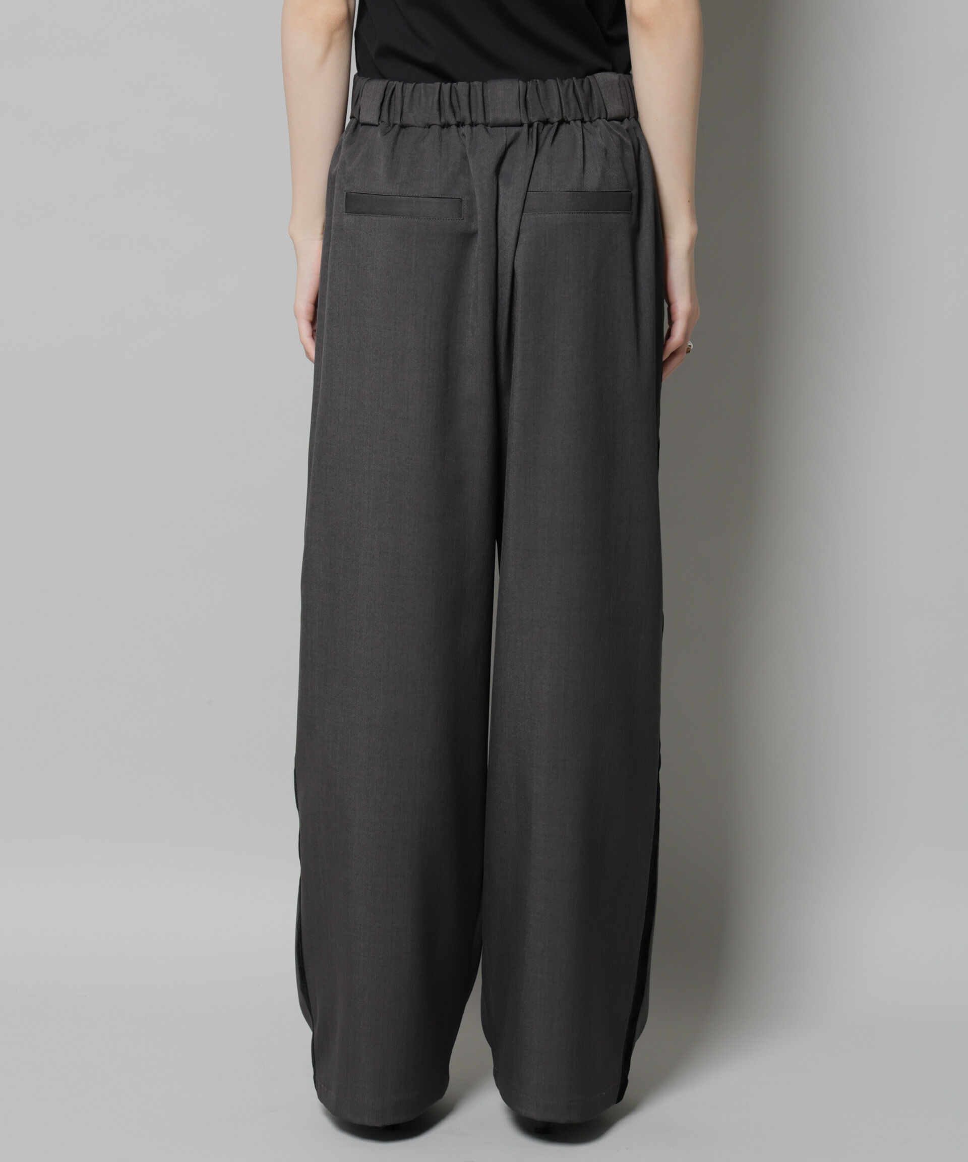 nano･universe「ベルベッドサイドラインパンツ」|チノ|