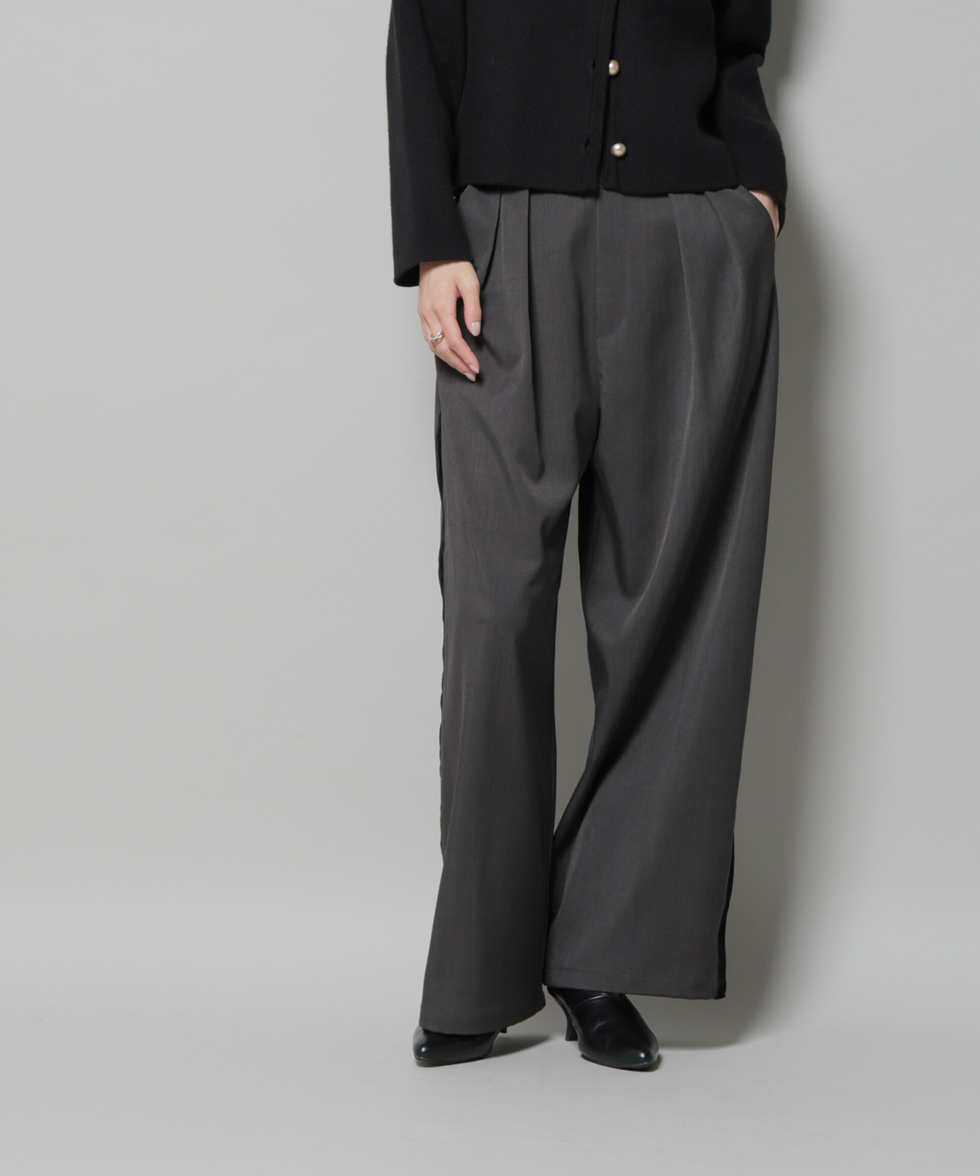 nano･universe「ベルベッドサイドラインパンツ」|チノ|