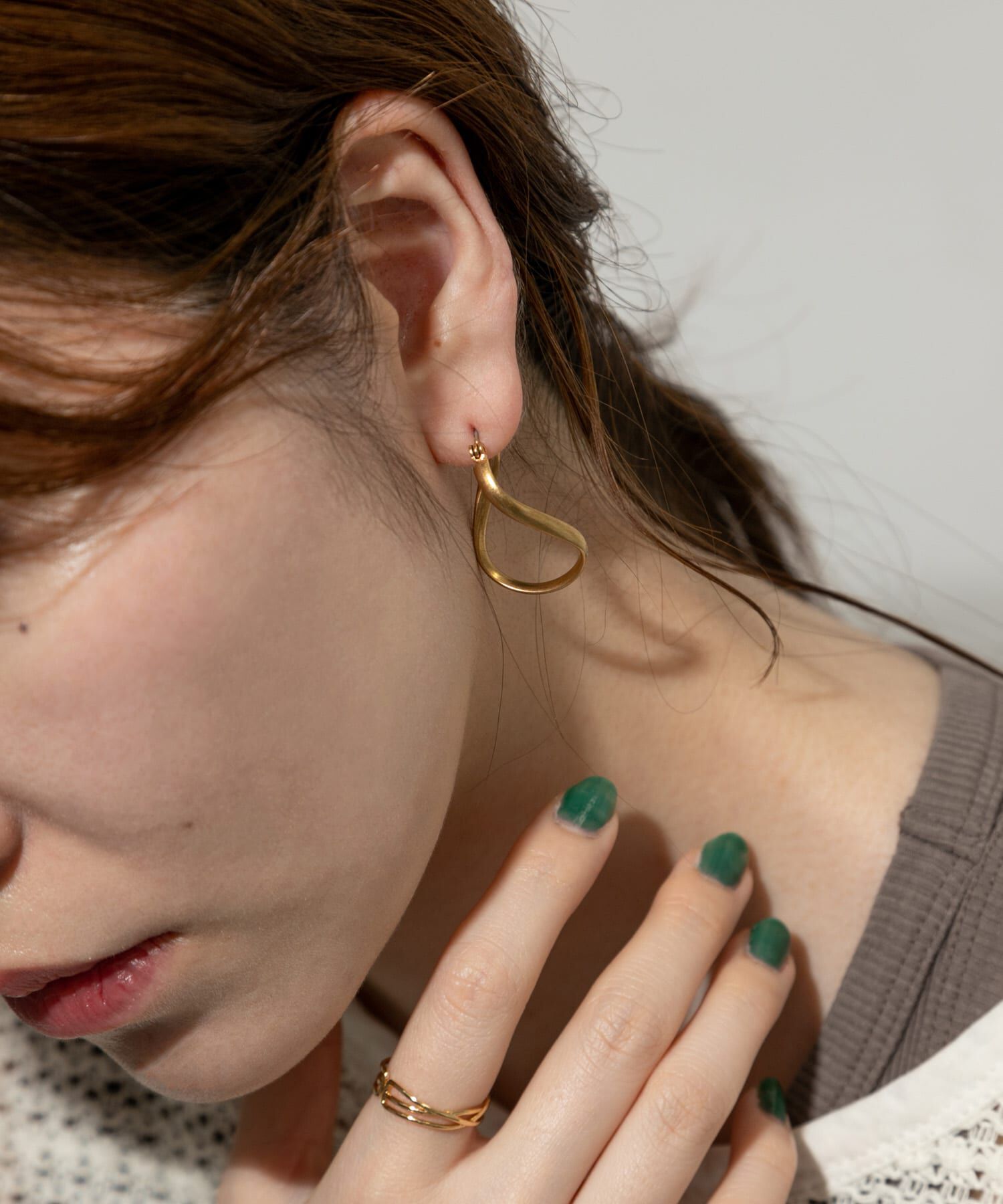 SMELLY「ネジリフープピアス」|ピアス|