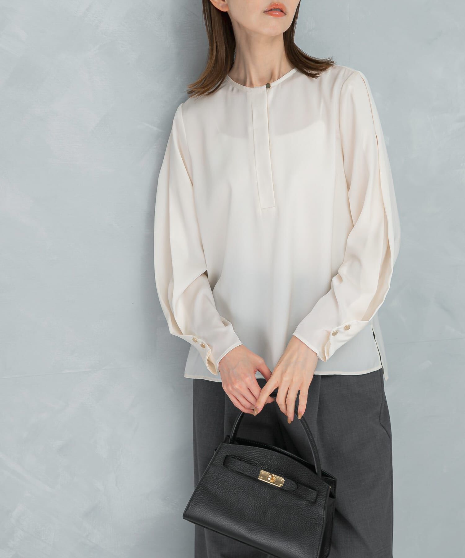 URBAN RESEARCH ROSSO「ピーチサテンデザインスリーブブラウス」|シャツ・ブラウス|オフホワイト