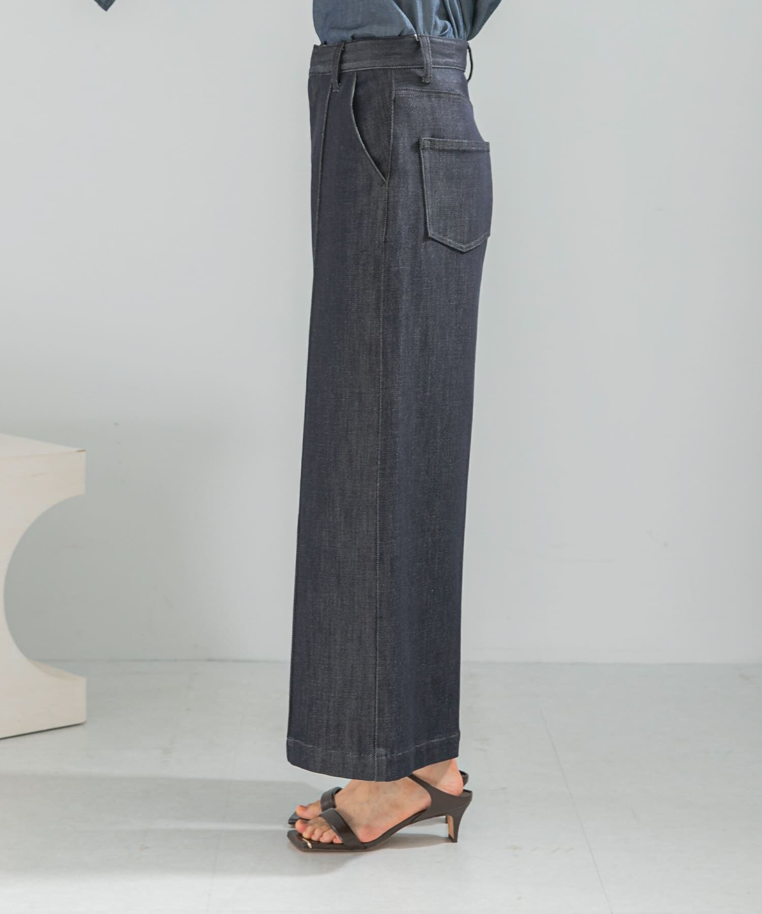 URBAN RESEARCH ROSSO「ピンタックストレッチワイドデニムパンツ」|デニム|