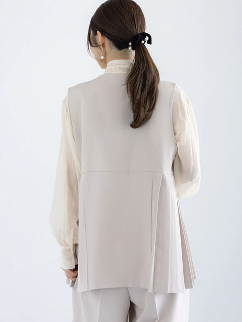 Te chichi「【セレモニーアイテム】サイドプリーツペプラムジレ（セットアップ可）」|ダウンベスト・ベスト|