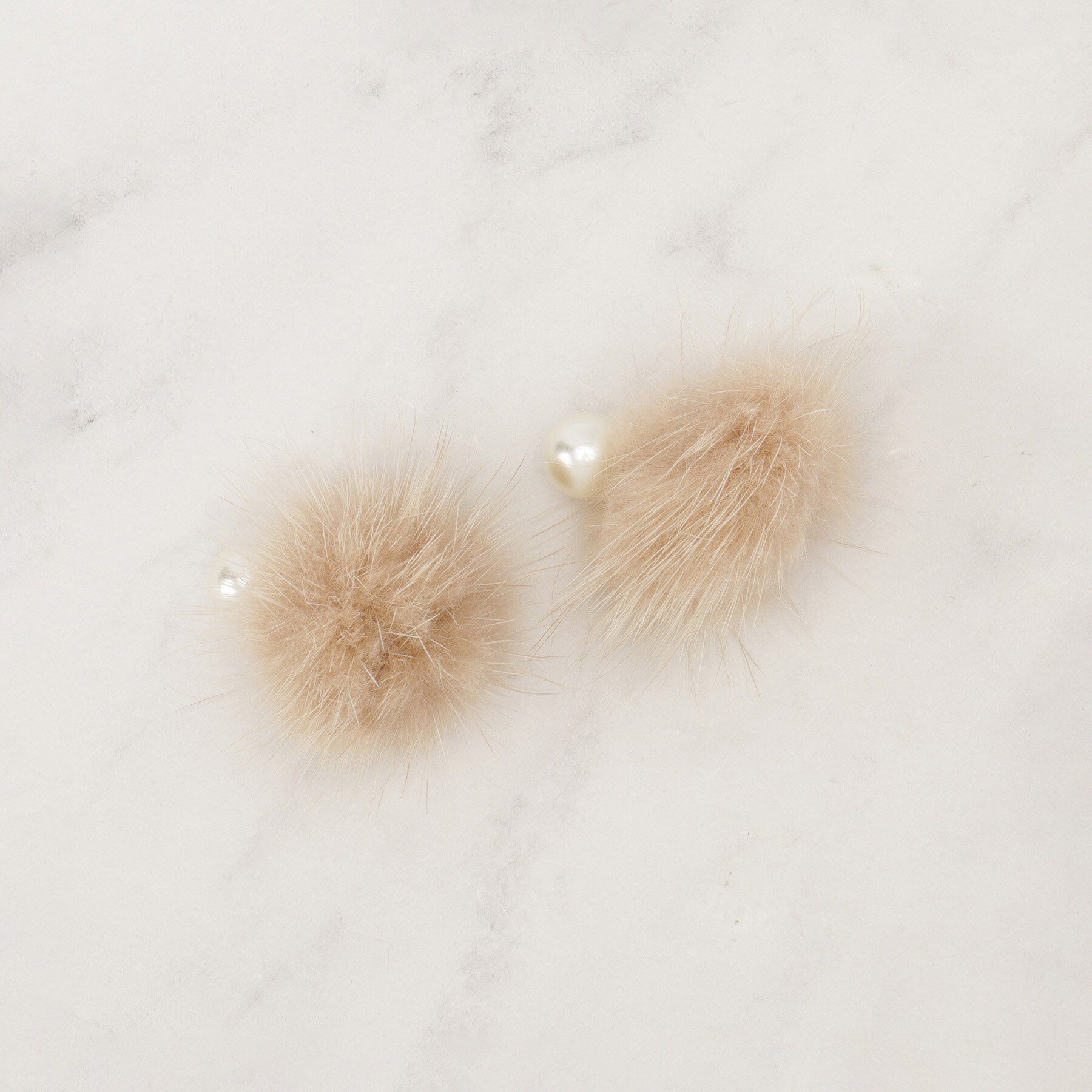 grove「リバーシブルファーパール調ピアス」|ピアス|