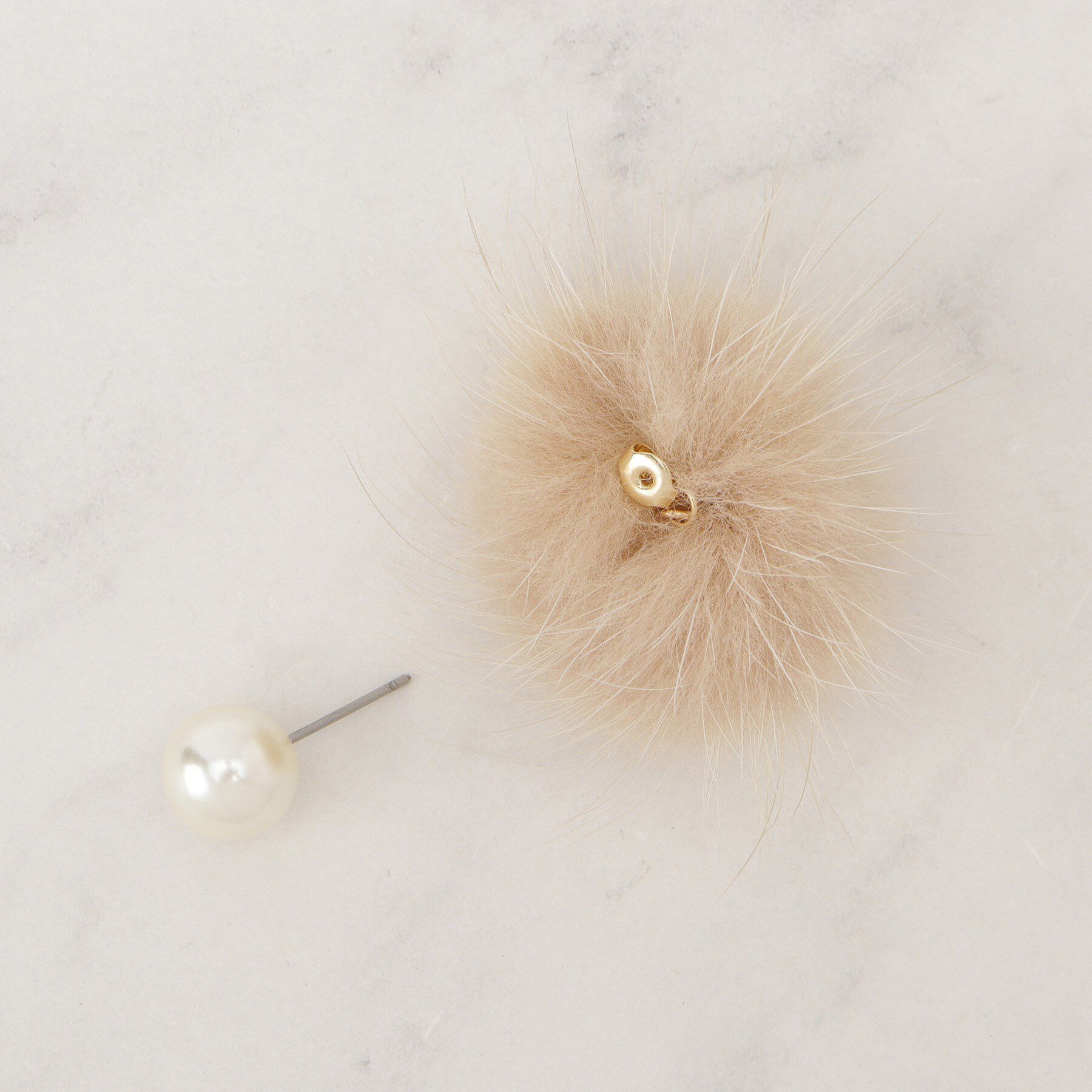 grove「リバーシブルファーパール調ピアス」|ピアス|