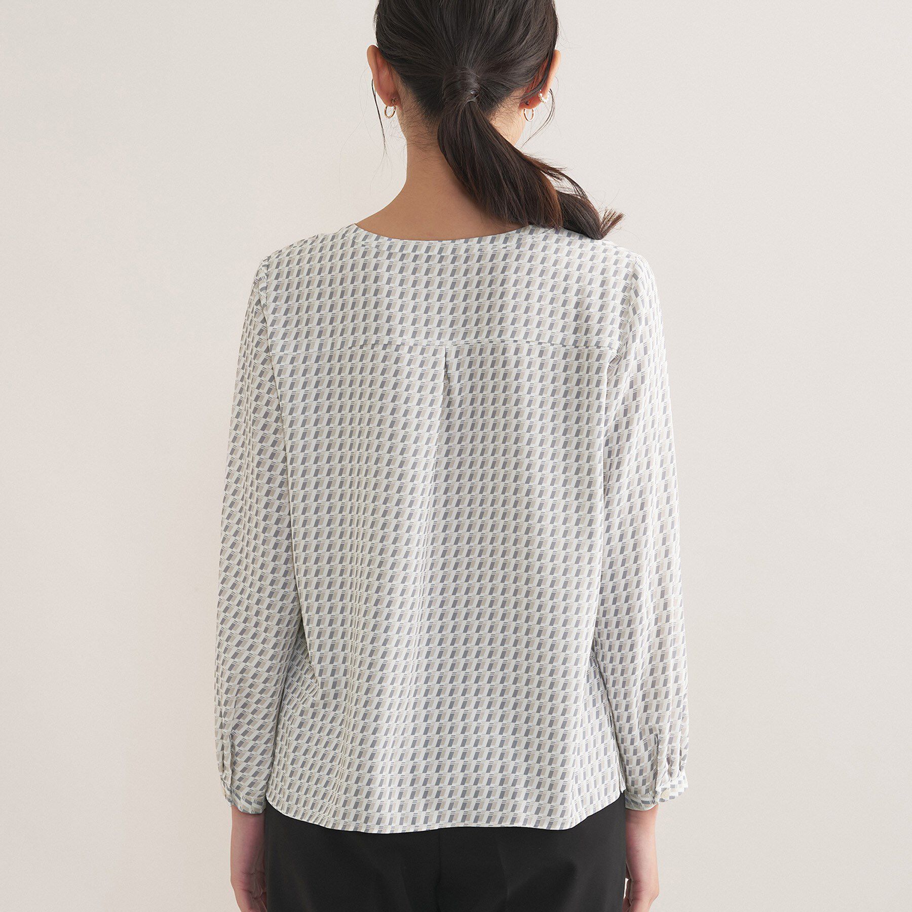 INDIVI「【セレモニー／洗える／透けにくい】ジオメ柄プリントブラウス」|シャツ・ブラウス|