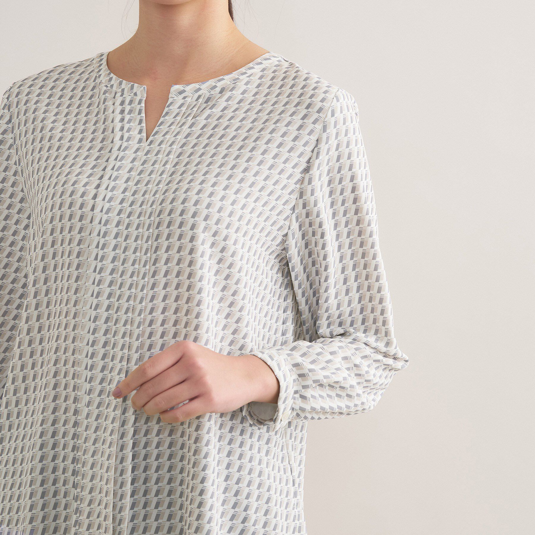 INDIVI「【セレモニー／洗える／透けにくい】ジオメ柄プリントブラウス」|シャツ・ブラウス|