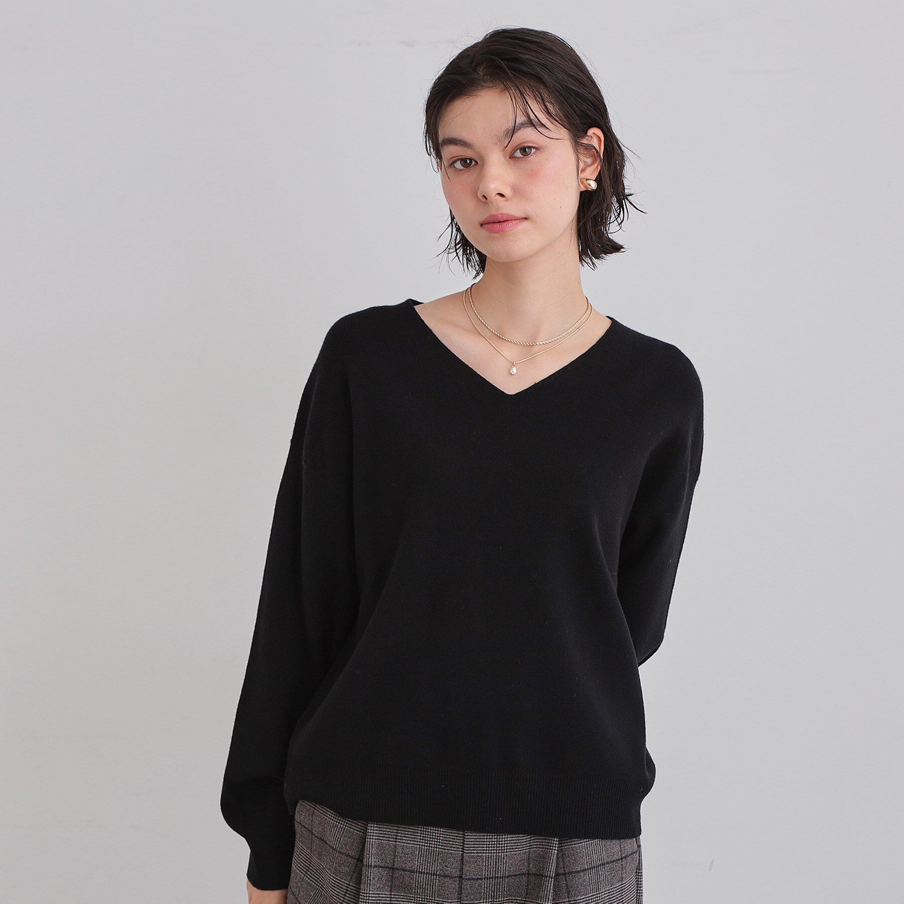 THE SHOP TK「【すっきりシルエットが叶う】大人のためのVネックニット/毛玉になりにくい/静電気防止/洗濯機OK」|ニット・セーター|