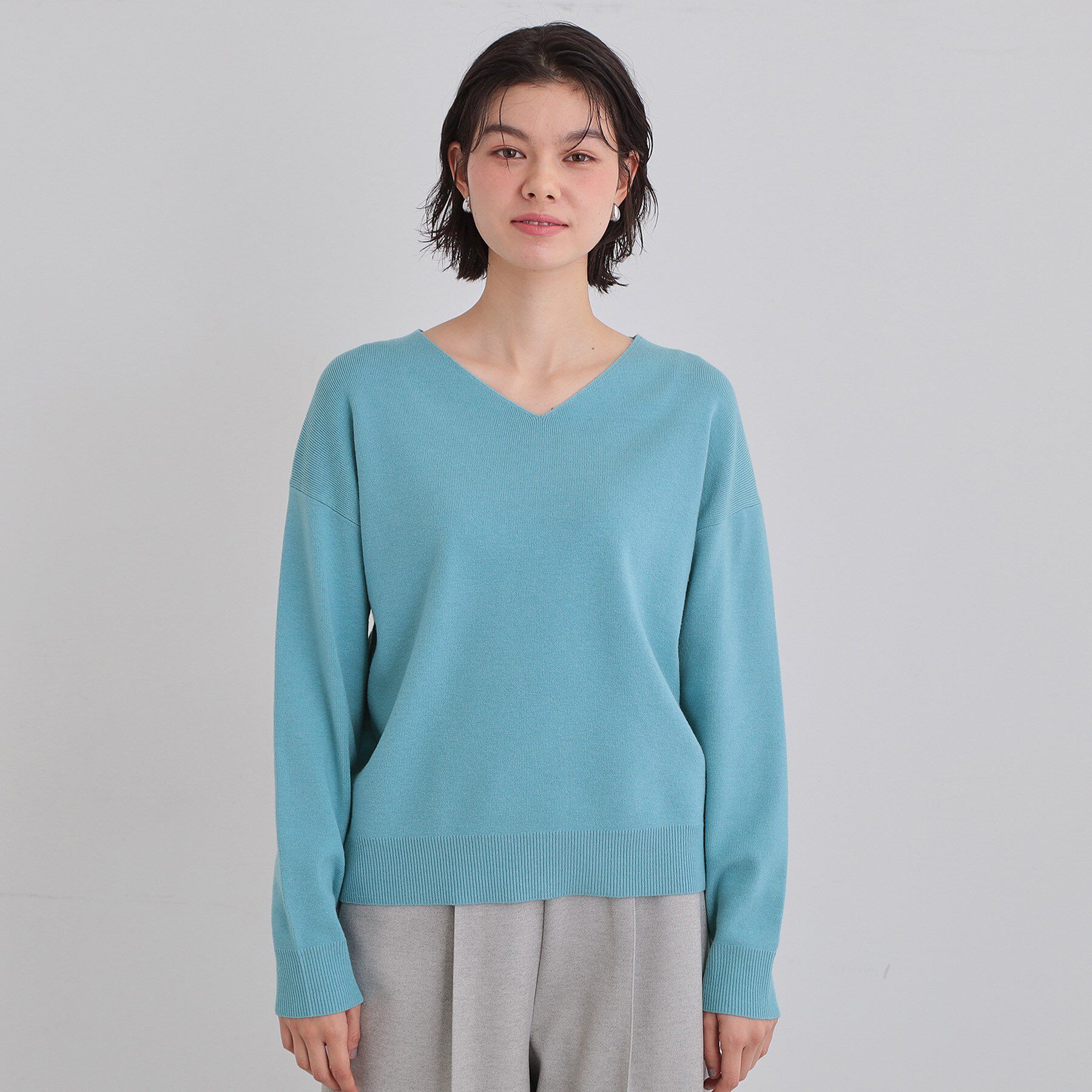 THE SHOP TK「【すっきりシルエットが叶う】大人のためのVネックニット/毛玉になりにくい/静電気防止/洗濯機OK」|ニット・セーター|