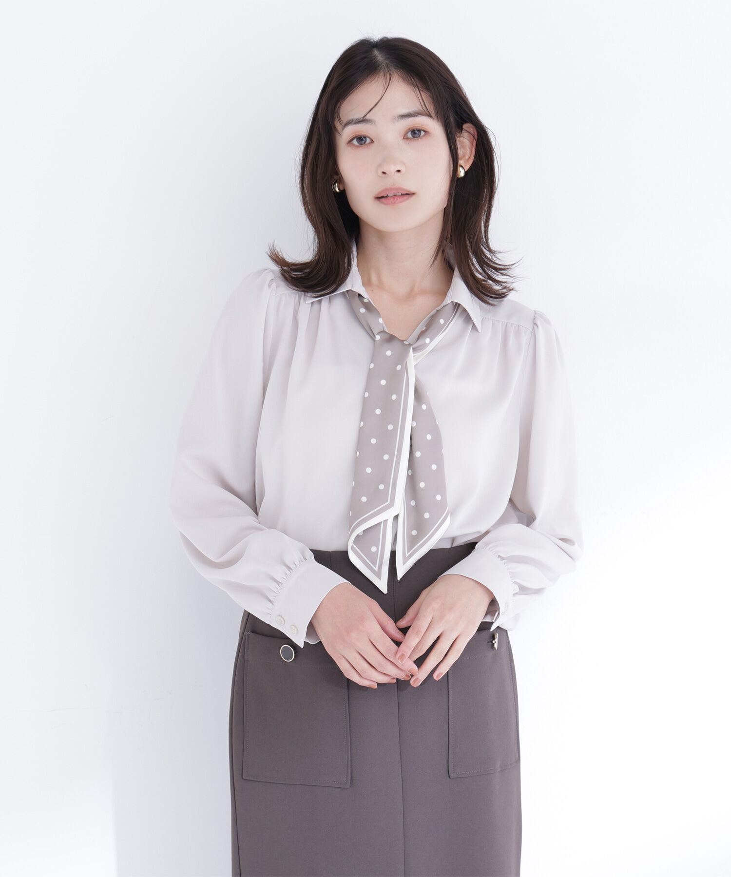  「デザインスカーフ付ブラウス」|シャツ・ブラウス|ベージュ