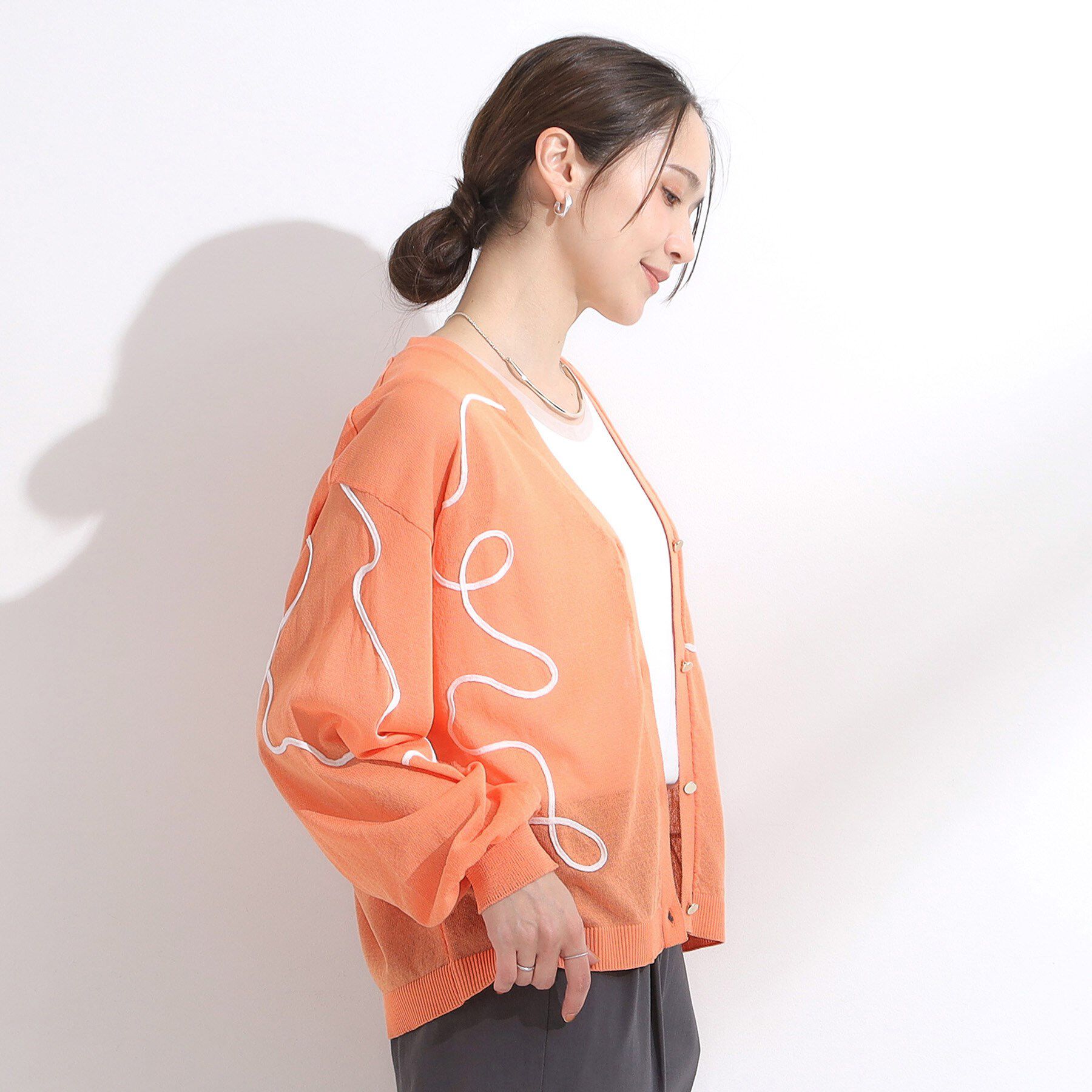 SHOO･LA･RUE「ニュアンスデザインがこなれ見え 刺繍デザイン シアーカーディガン」|カーディガン|