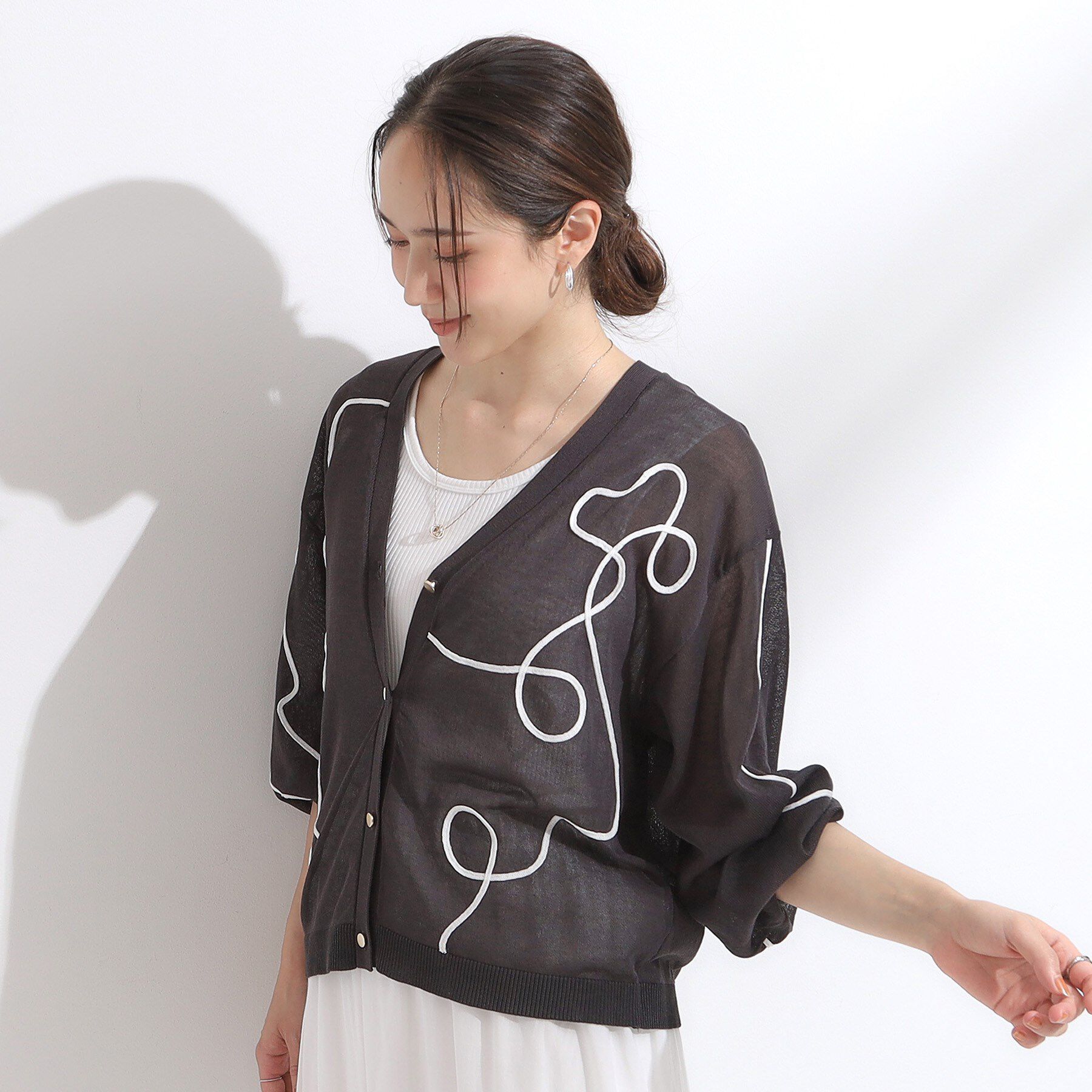 SHOO･LA･RUE「ニュアンスデザインがこなれ見え 刺繍デザイン シアーカーディガン」|カーディガン|