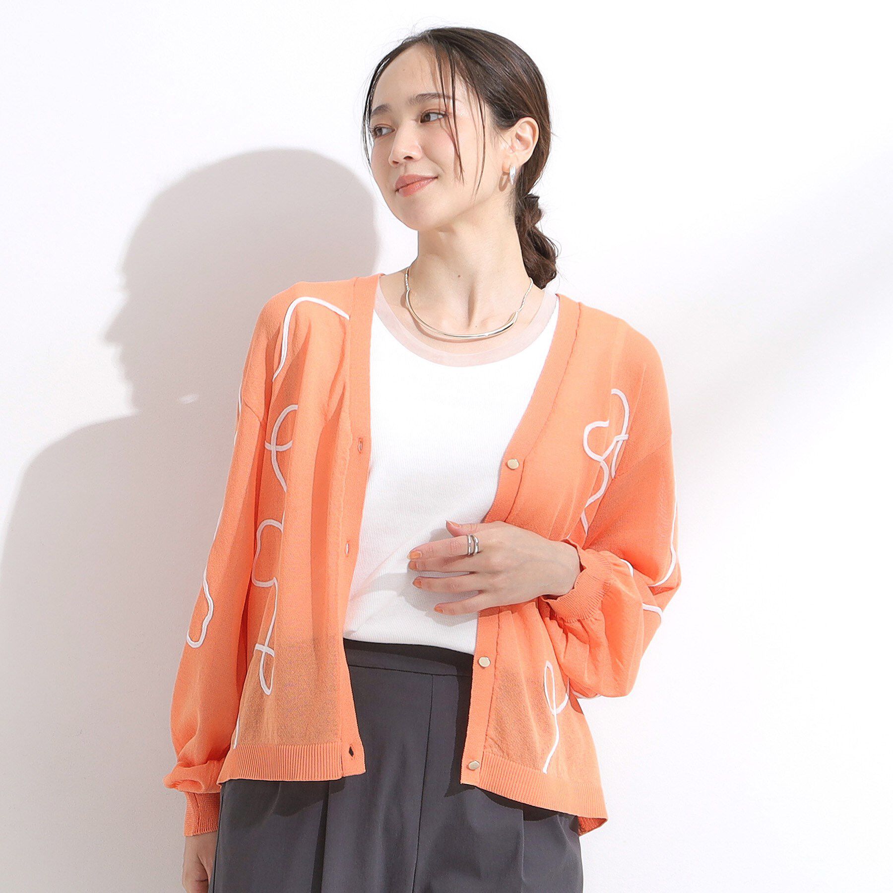 SHOO･LA･RUE「ニュアンスデザインがこなれ見え 刺繍デザイン シアーカーディガン」|カーディガン|