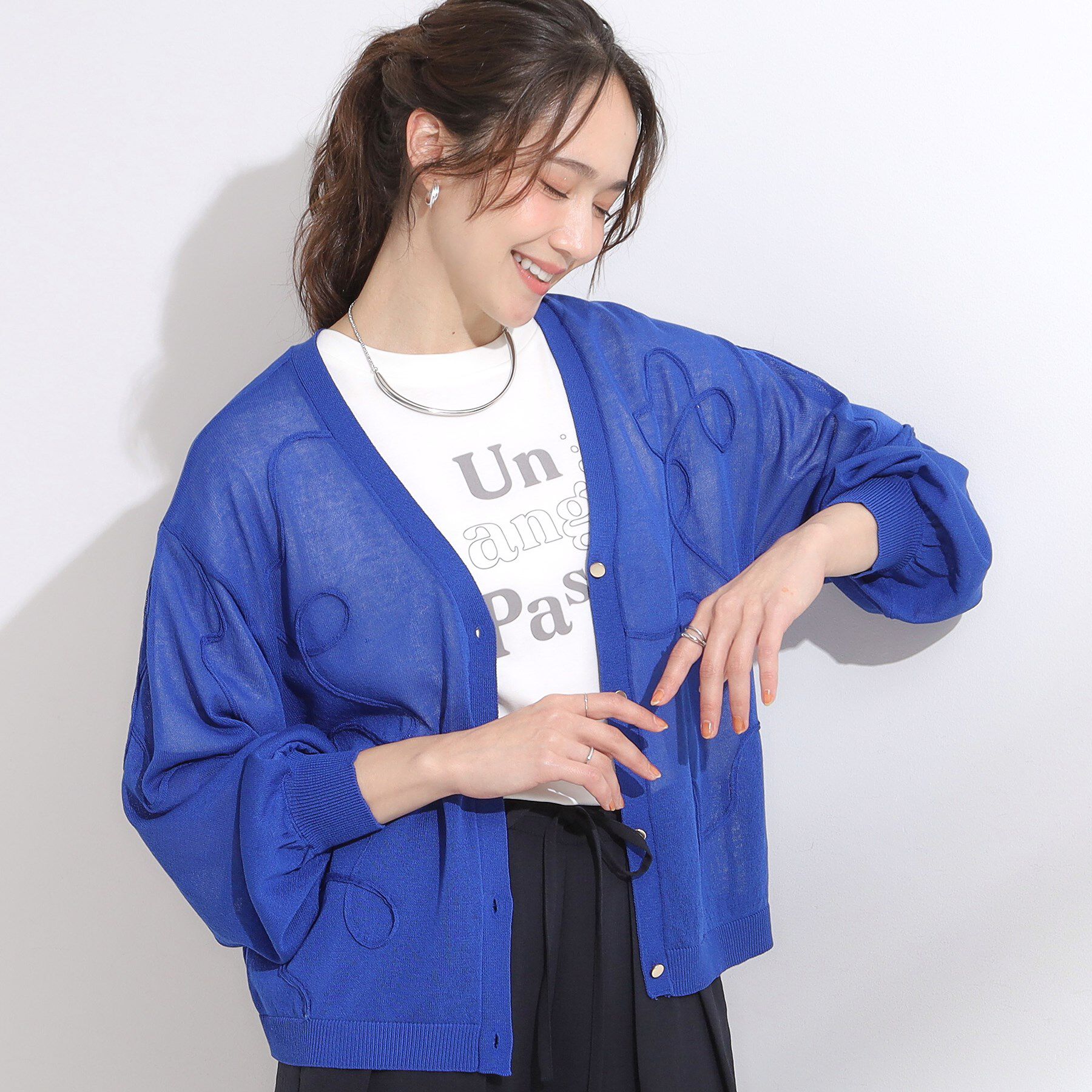 SHOO･LA･RUE「ニュアンスデザインがこなれ見え 刺繍デザイン シアーカーディガン」|カーディガン|ブルー(092)