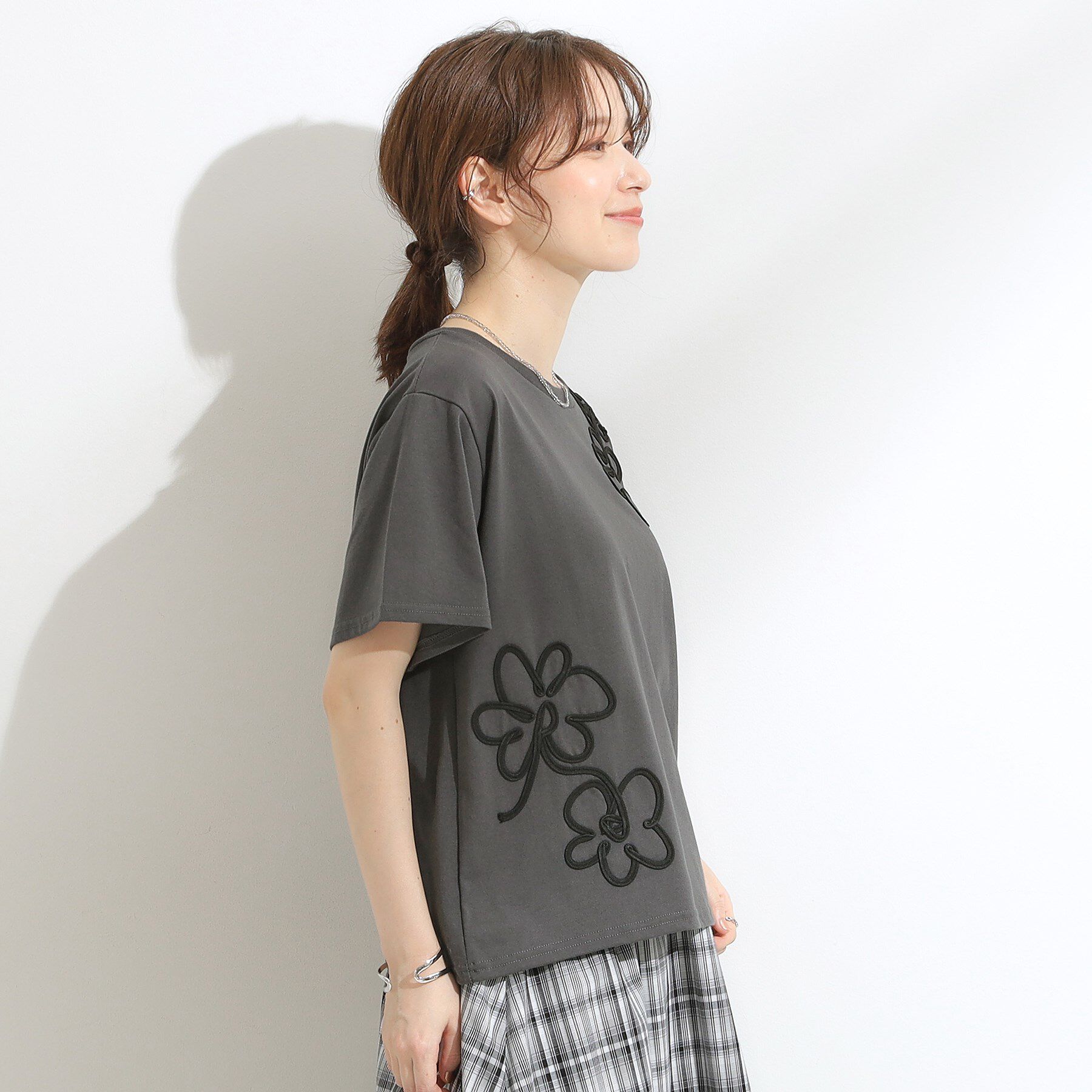 SHOO･LA･RUE「【S-LL】コーデの主役になる コード刺繍デザインＴシャツ」|Tシャツ・カットソー|