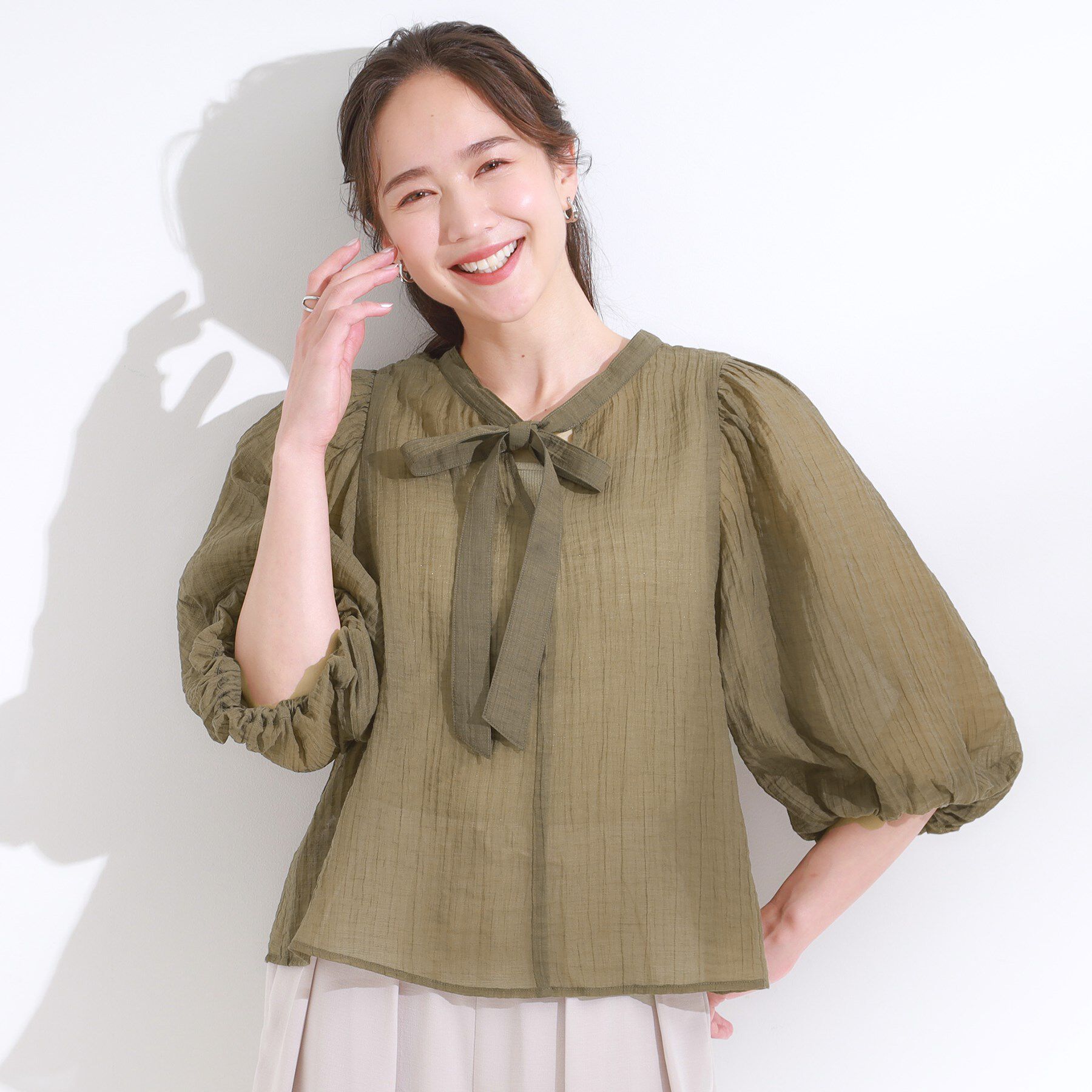 SHOO･LA･RUE「【S-LL/前後2WAY】バルーンスリーブが華やか こなれ見えシアーブラウス」|シャツ・ブラウス|