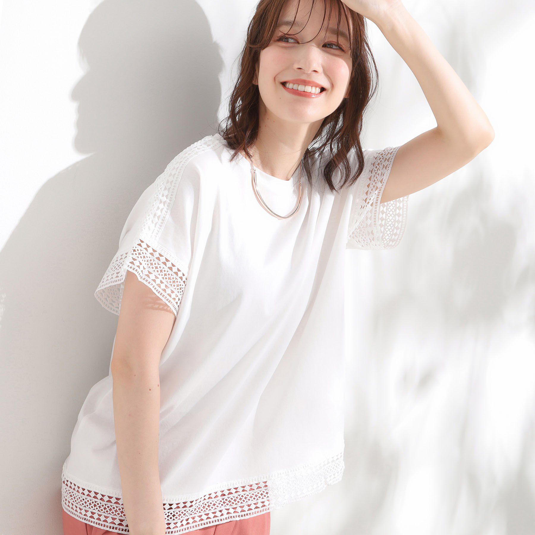 SHOO･LA･RUE「【S-LL/ひんやり】インせず決まる 楽してきれいなレース付きトップス」|Tシャツ・カットソー|オフホワイト(003