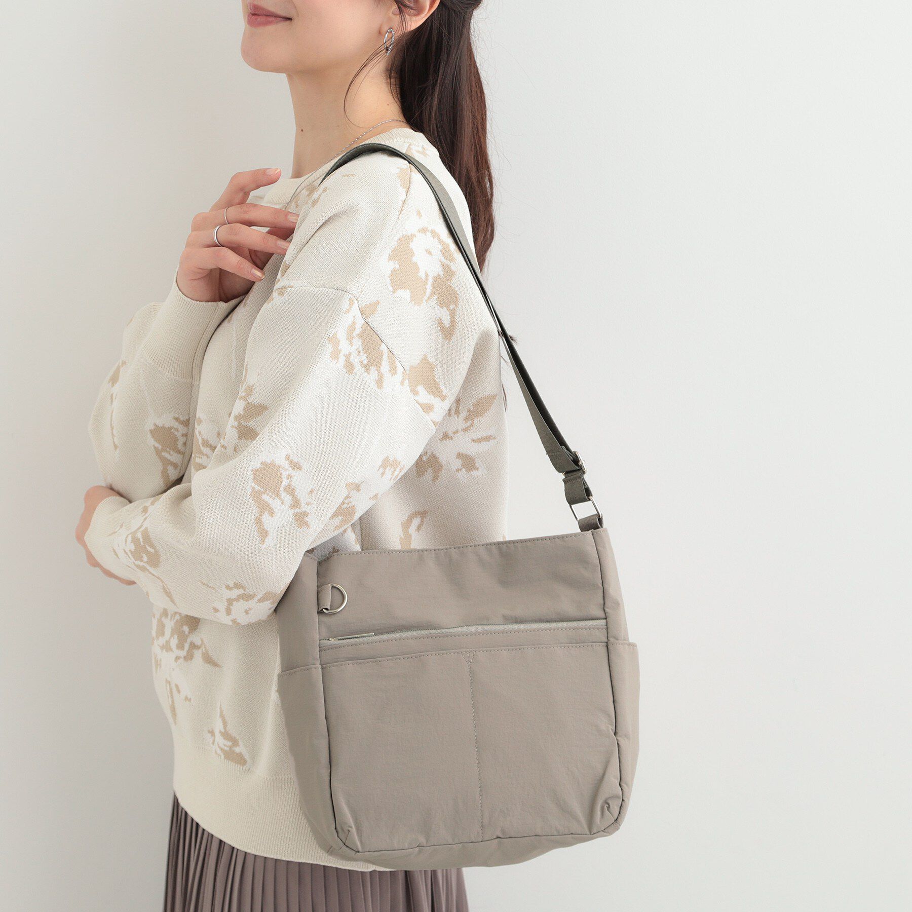 SHOO･LA･RUE「【撥水】収納力のある 10ポケットショルダーバッグ」|ショルダー・メッセンジャー|