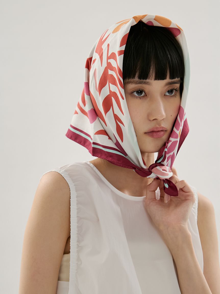emmi atelier「フラワープリントスカーフ」|バンダナ・スカーフ|