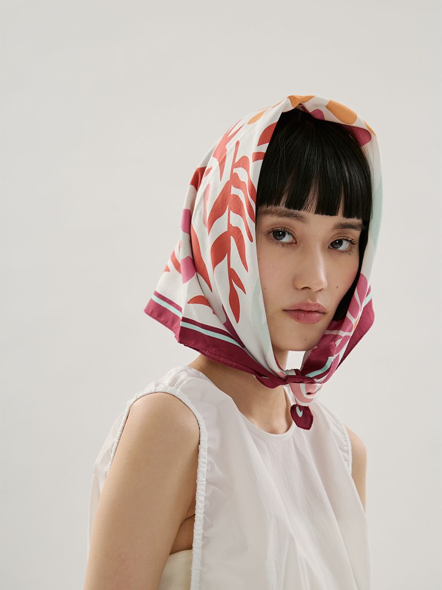 emmi atelier「フラワープリントスカーフ」|バンダナ・スカーフ|