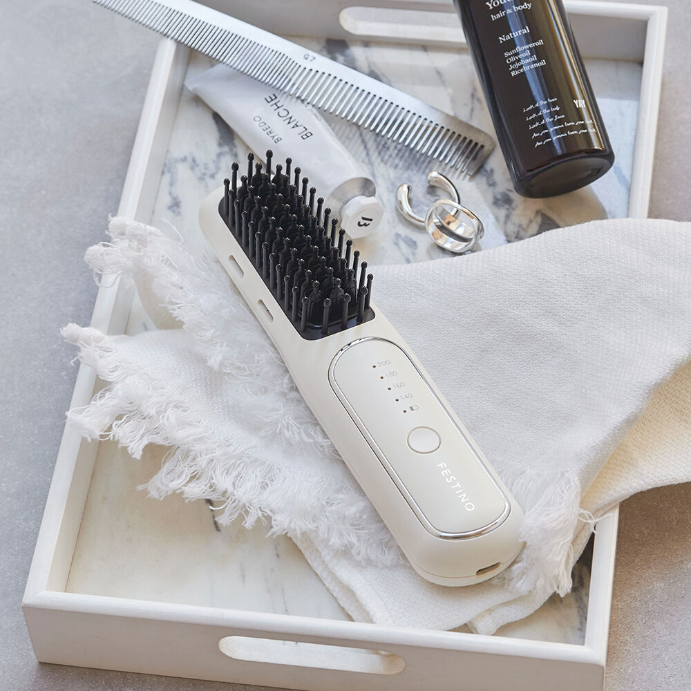 FESTINO「フェスティノ 充電式 スタイリング ヒーターブラシ」|ヘアスタイリング|ホワイト