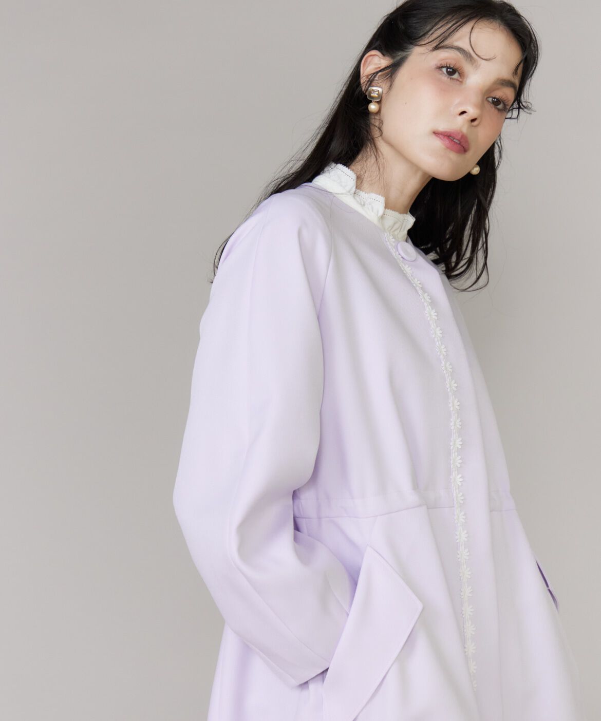 Maglie le cassetto「《M Maglie le cassetto》配色フラワーレースコート」|ステンカラーコート|