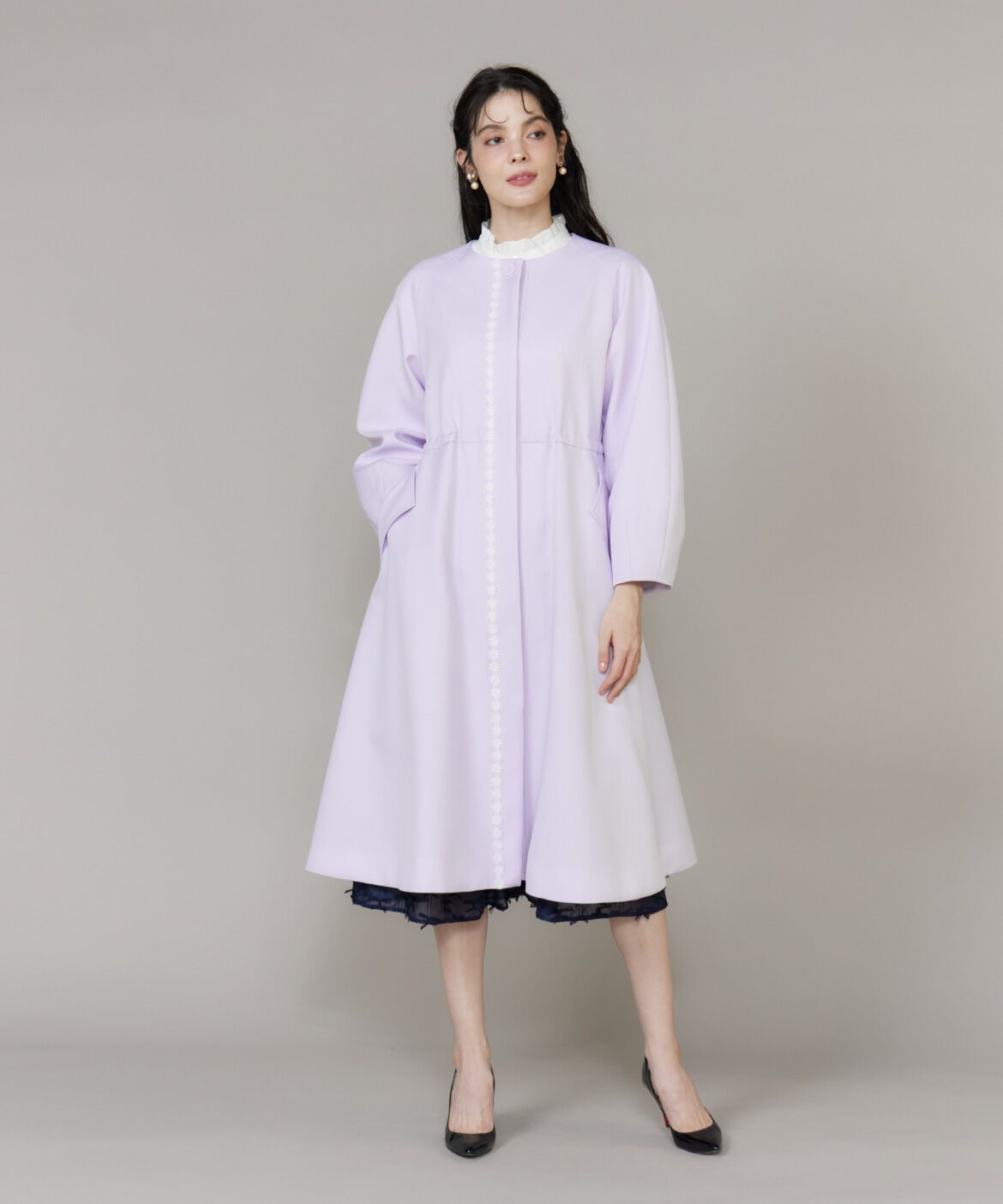 Maglie le cassetto「《M Maglie le cassetto》配色フラワーレースコート」|ステンカラーコート|