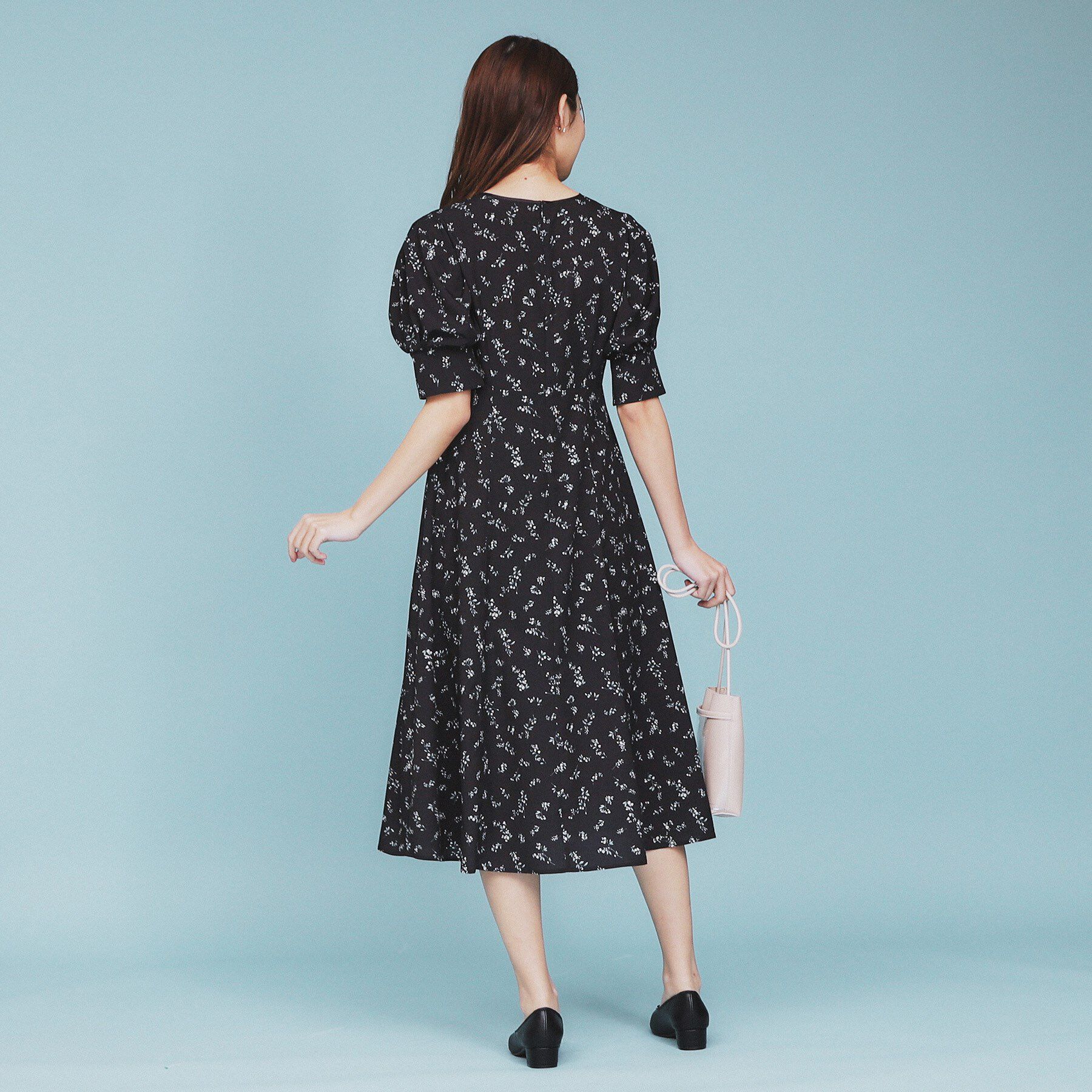 index「フラワーVネックフレアワンピース【洗濯機洗い可/イージーアイロン】」|ワンピース|