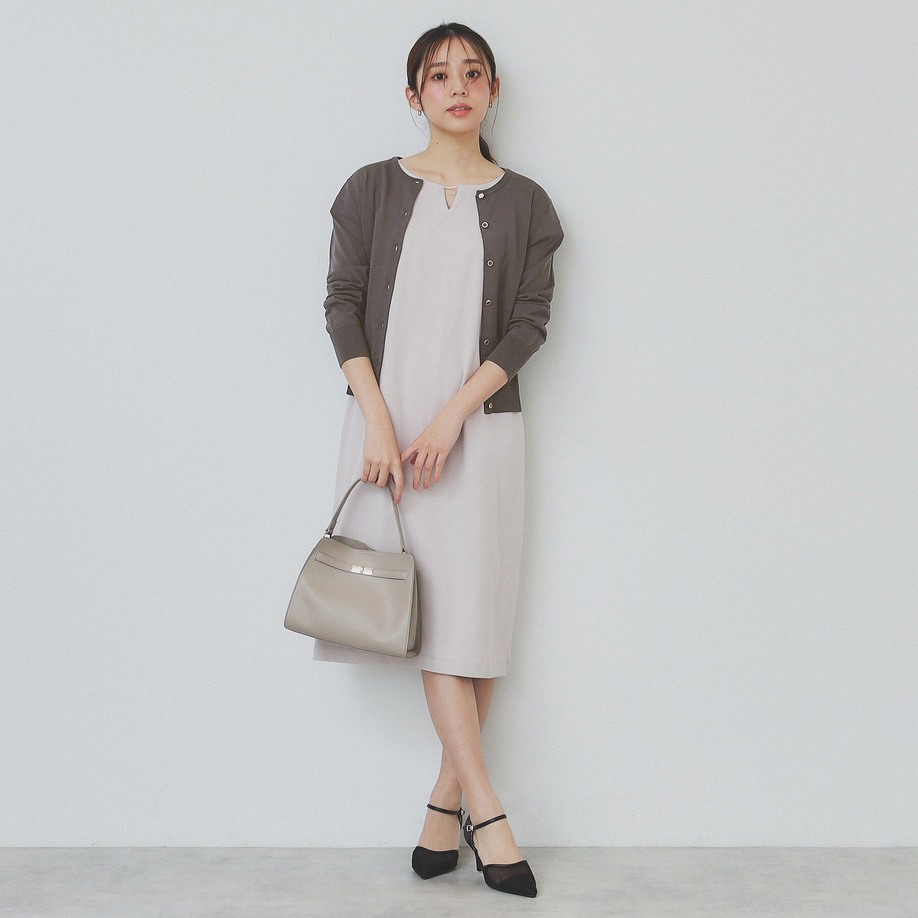 index「《7色展開/XS-LLサイズ》ビジューボタンニットカーディガン【洗濯機洗い可/抗ピル/接触冷感】」|カーディガン|