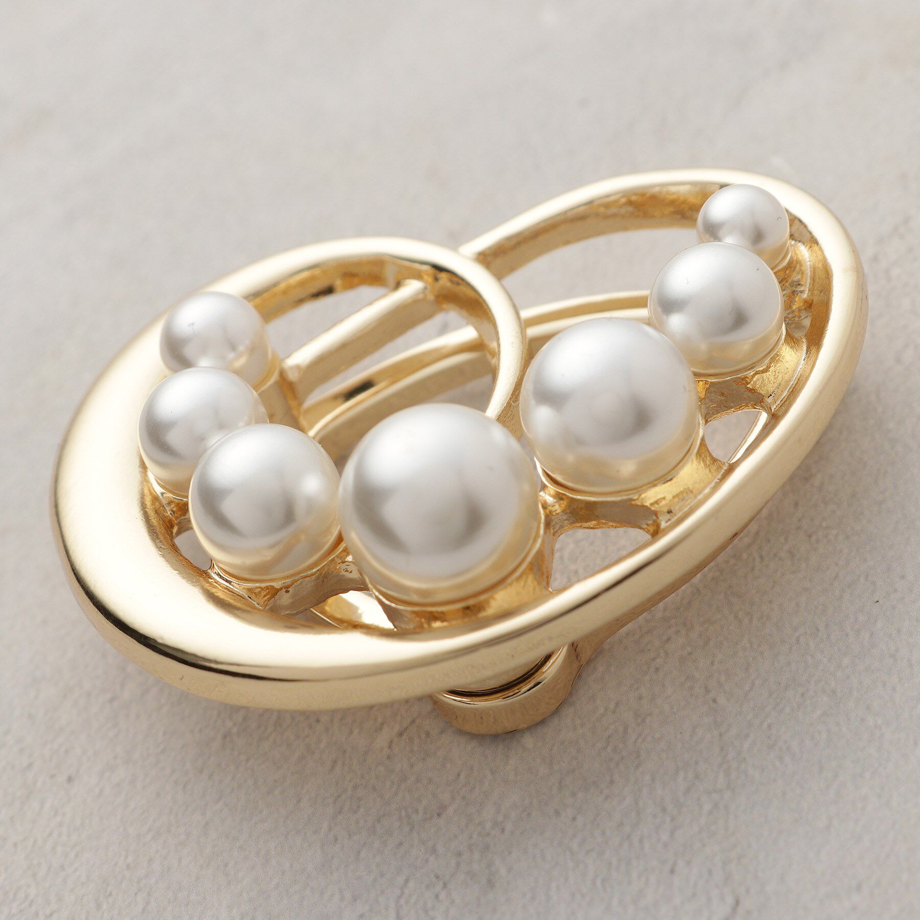 OPAQUE.CLIP「【マグネット】フェイクパール&times;メタルブローチ」|ブローチ・コサージュ|