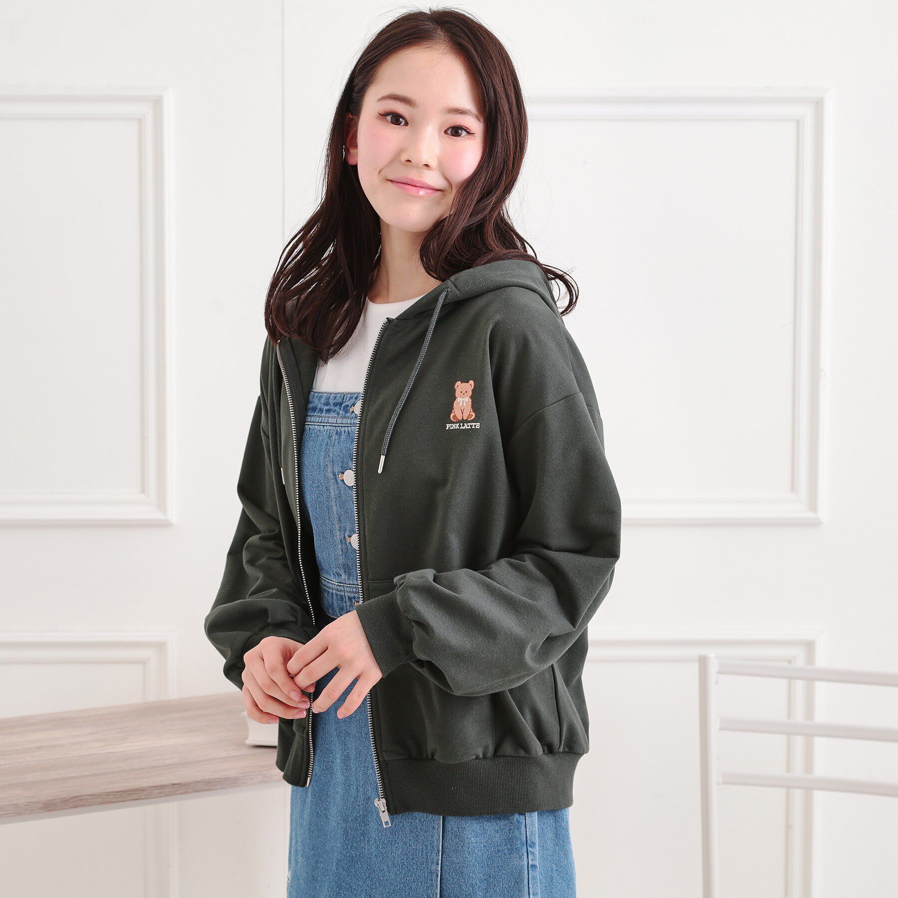 PINK-latte「ミニ裏クマ刺繍ジップパーカ」|パーカー|