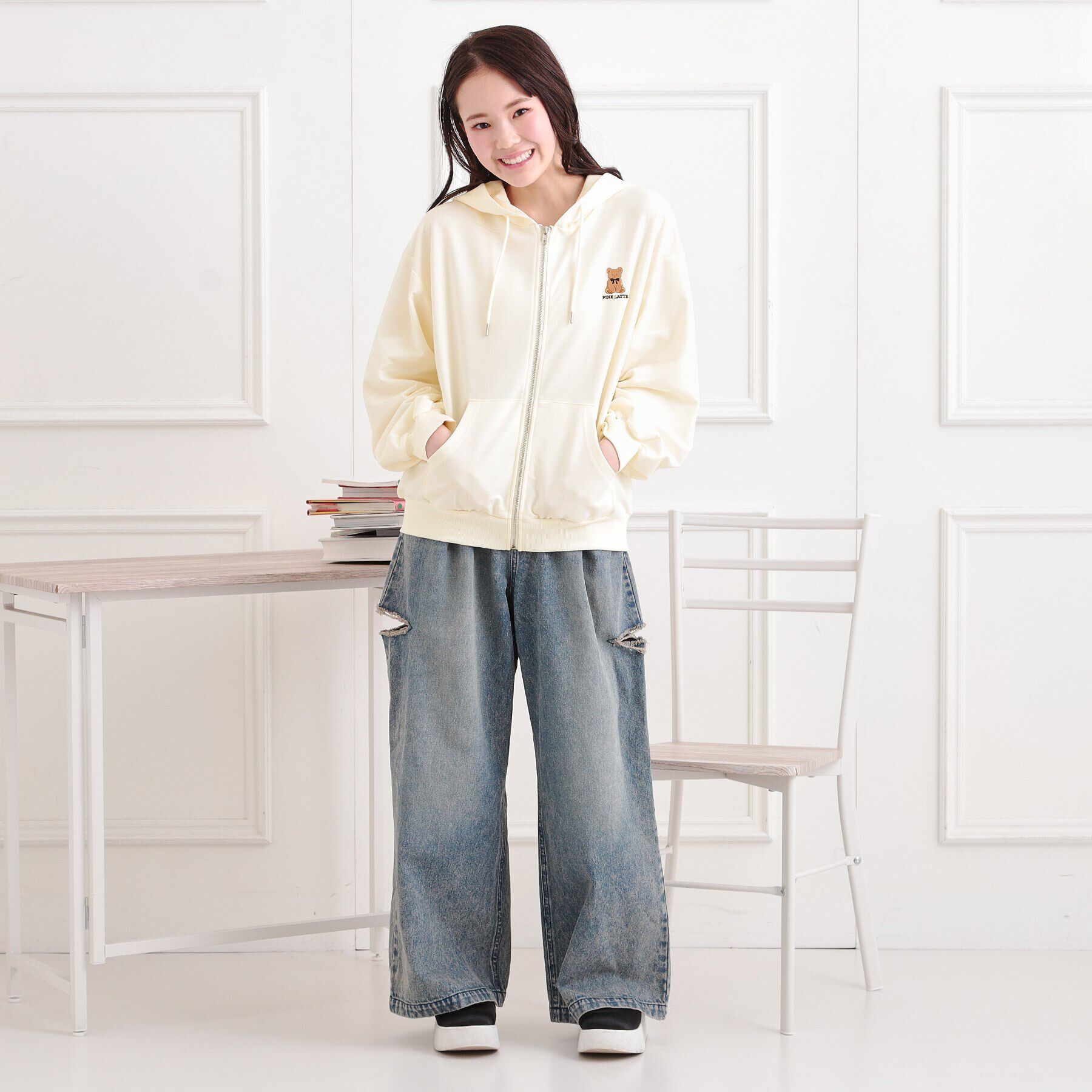 PINK-latte「ミニ裏クマ刺繍ジップパーカ」|パーカー|