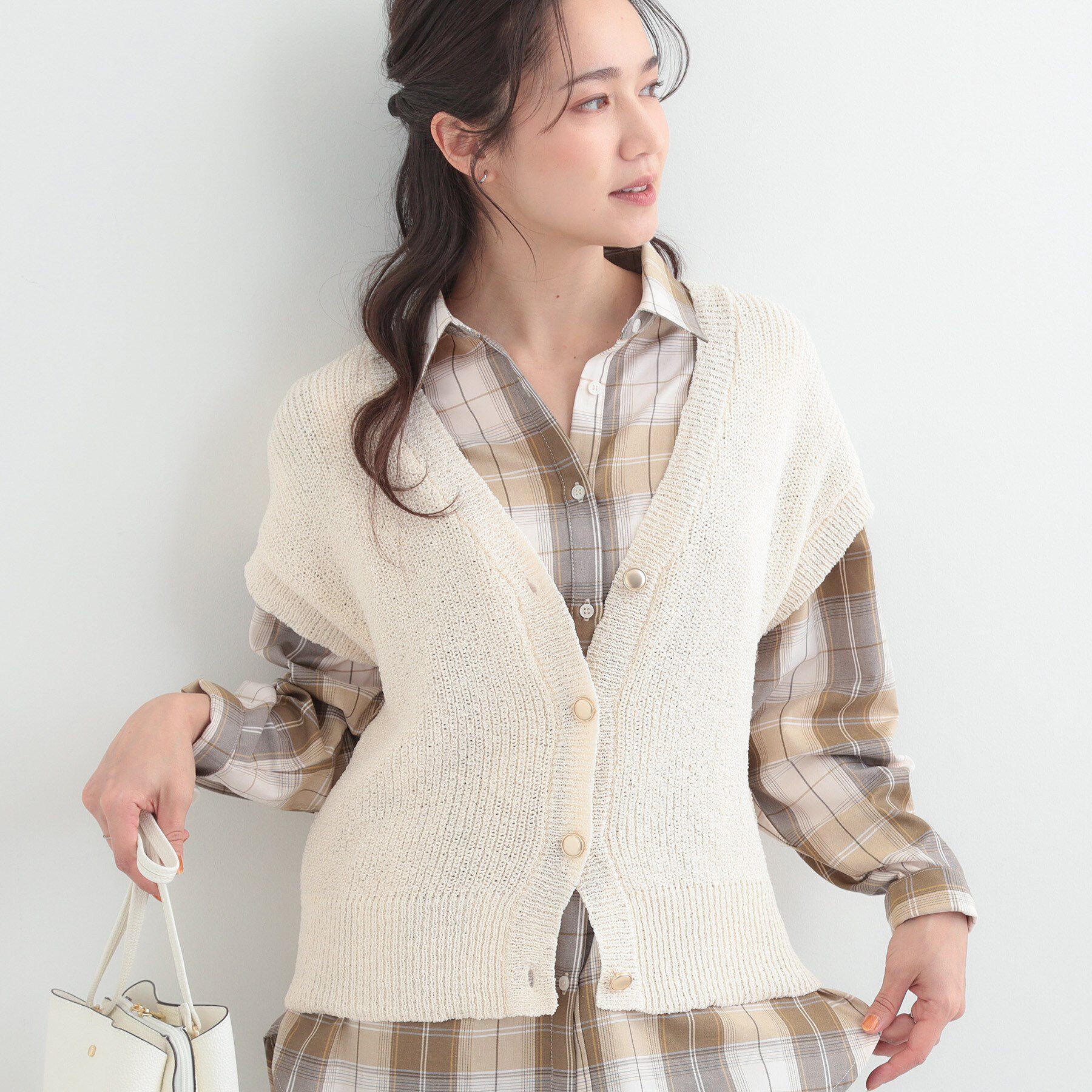 SHOO･LA･RUE「【S-LL/洗濯機可】気軽にレイヤード ざっくり前開きニットベスト」|ベスト・ジレ|アイボリー(004)
