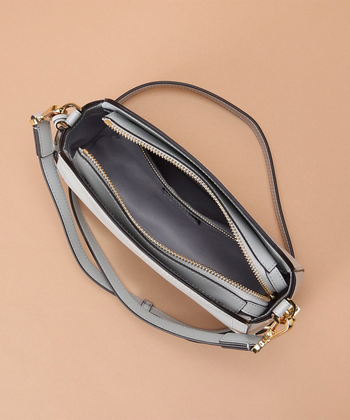 Samantha Thavasa「トラペズミニヨン ショルダーバッグ」|ショルダー・メッセンジャー|