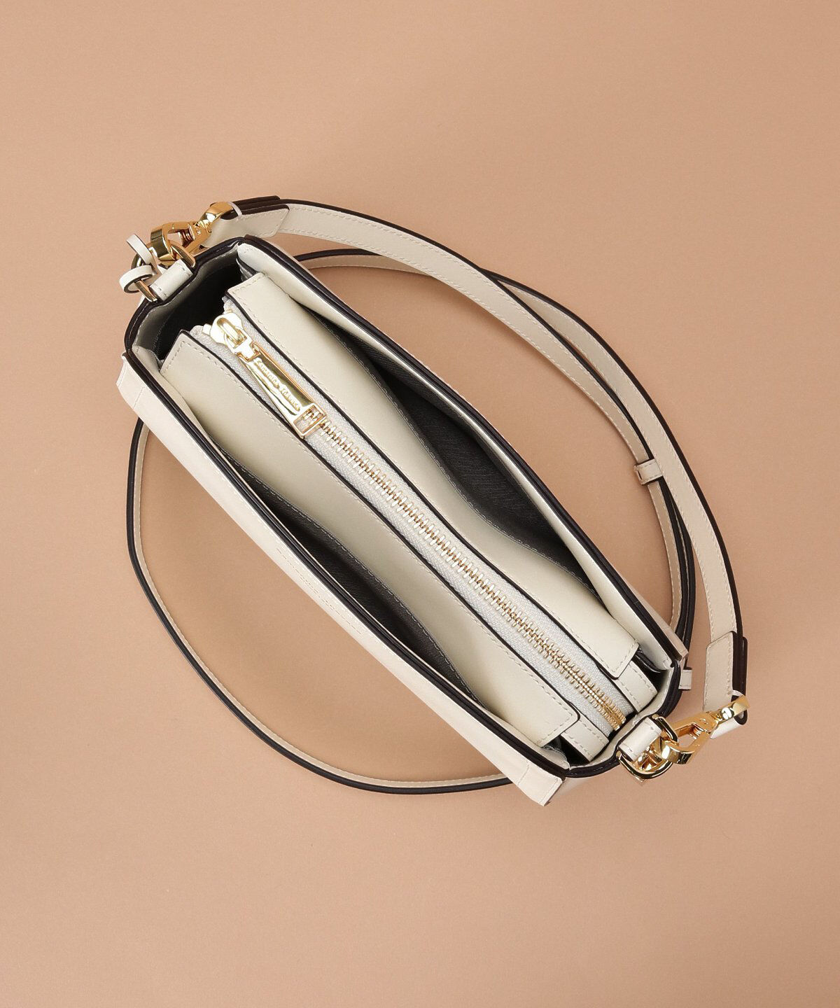 Samantha Thavasa「トラペズミニヨン ショルダーバッグ」|ショルダー・メッセンジャー|