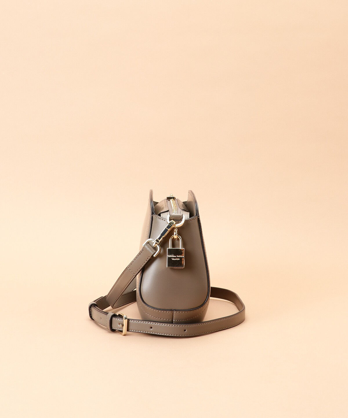 Samantha Thavasa「トラペズミニヨン ショルダーバッグ」|ショルダー・メッセンジャー|