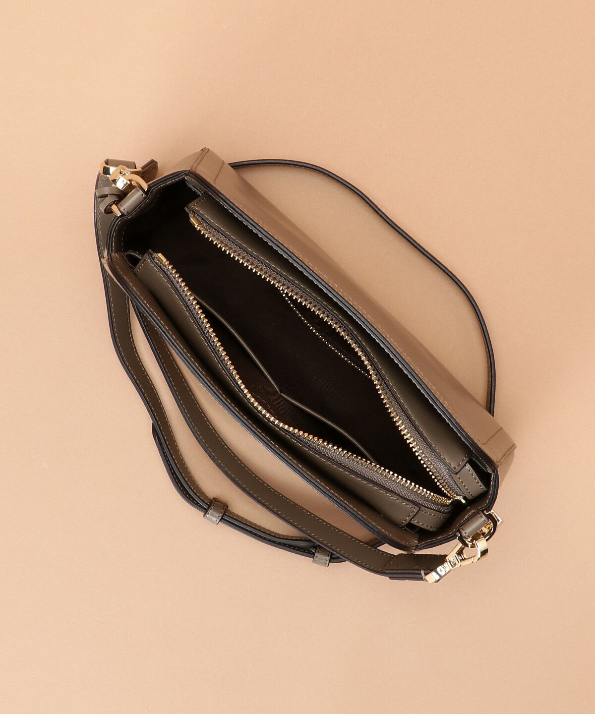 Samantha Thavasa「トラペズミニヨン ショルダーバッグ」|ショルダー・メッセンジャー|