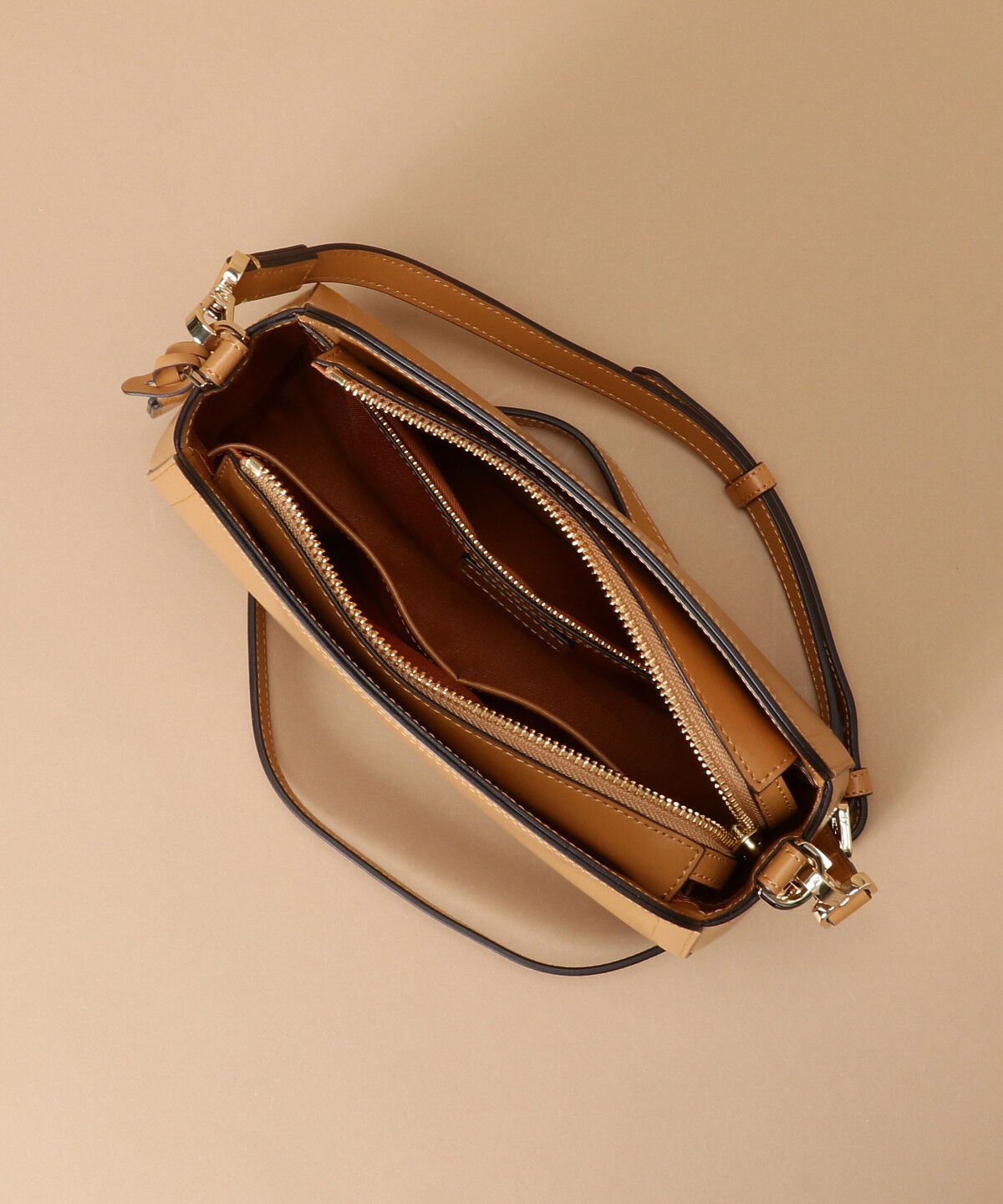 Samantha Thavasa「トラペズミニヨン ショルダーバッグ」|ショルダー・メッセンジャー|