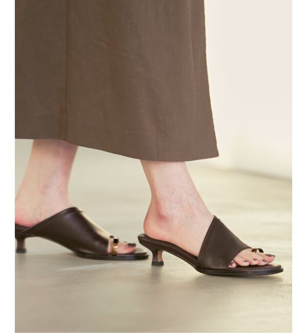 NOBLE「《追加予約・パーツ別注》LE VERNIS/ルベル二 Toe ring sandals」|サンダル|ブラウン