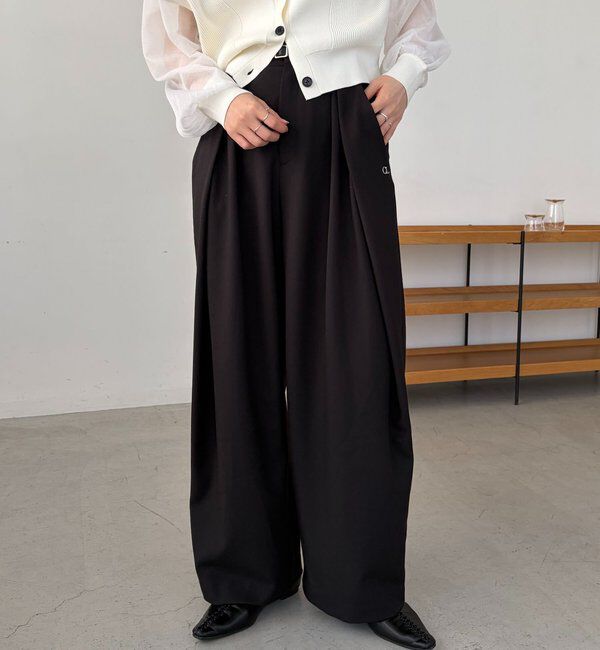  「〈C.L〉レザーベルト付変形タックパンツ」|チノ|