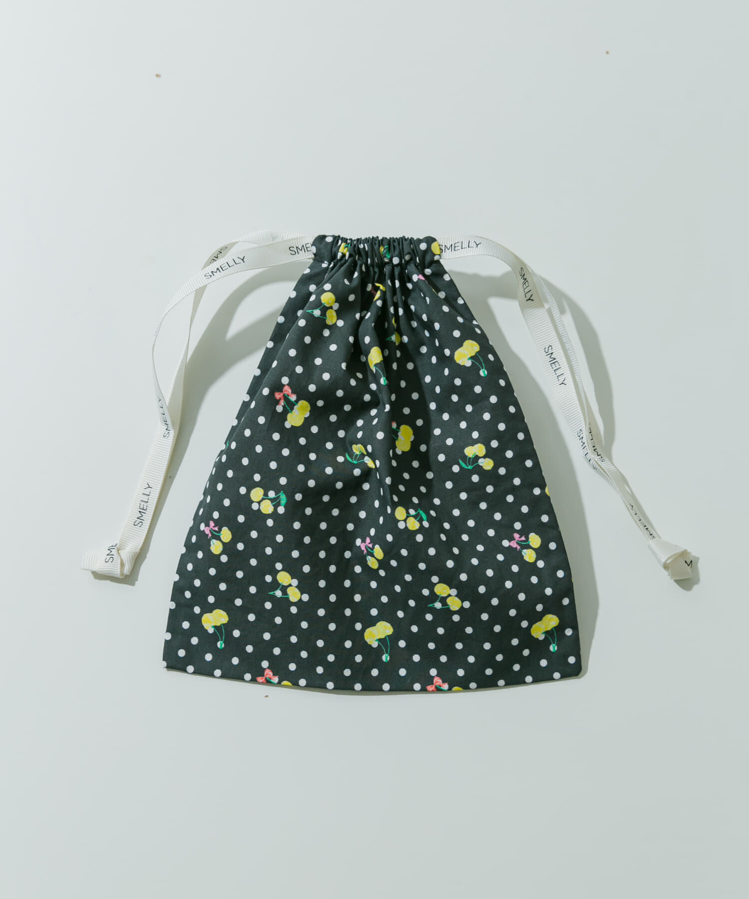 SMELLY「『WEB/一部店舗限定』プリントキンチャクポーチ」|ポーチ|ブラック系その他