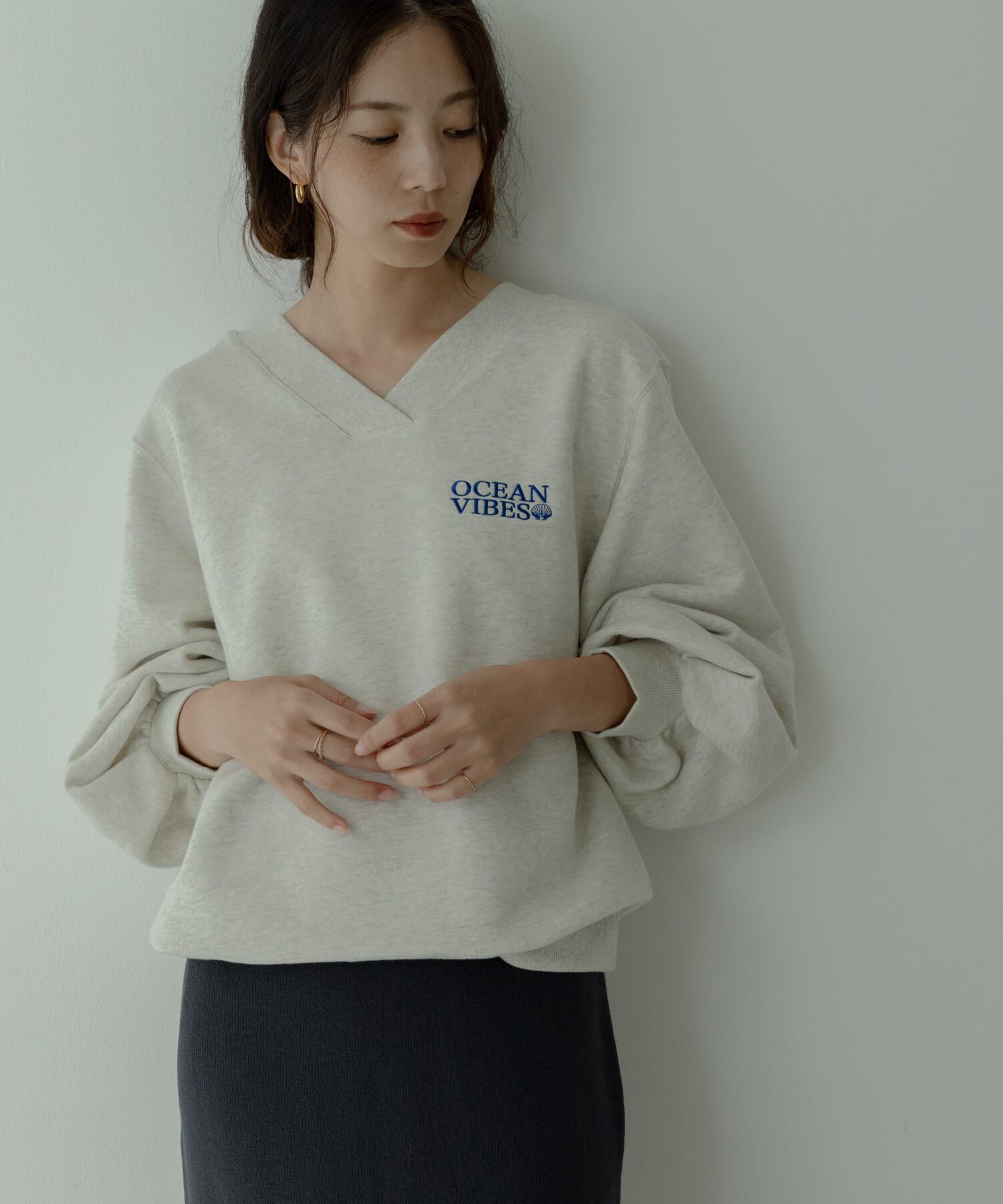 Sonny Label 「Vネック刺繍スウェット」|スウェット・ジャージ|オートミール