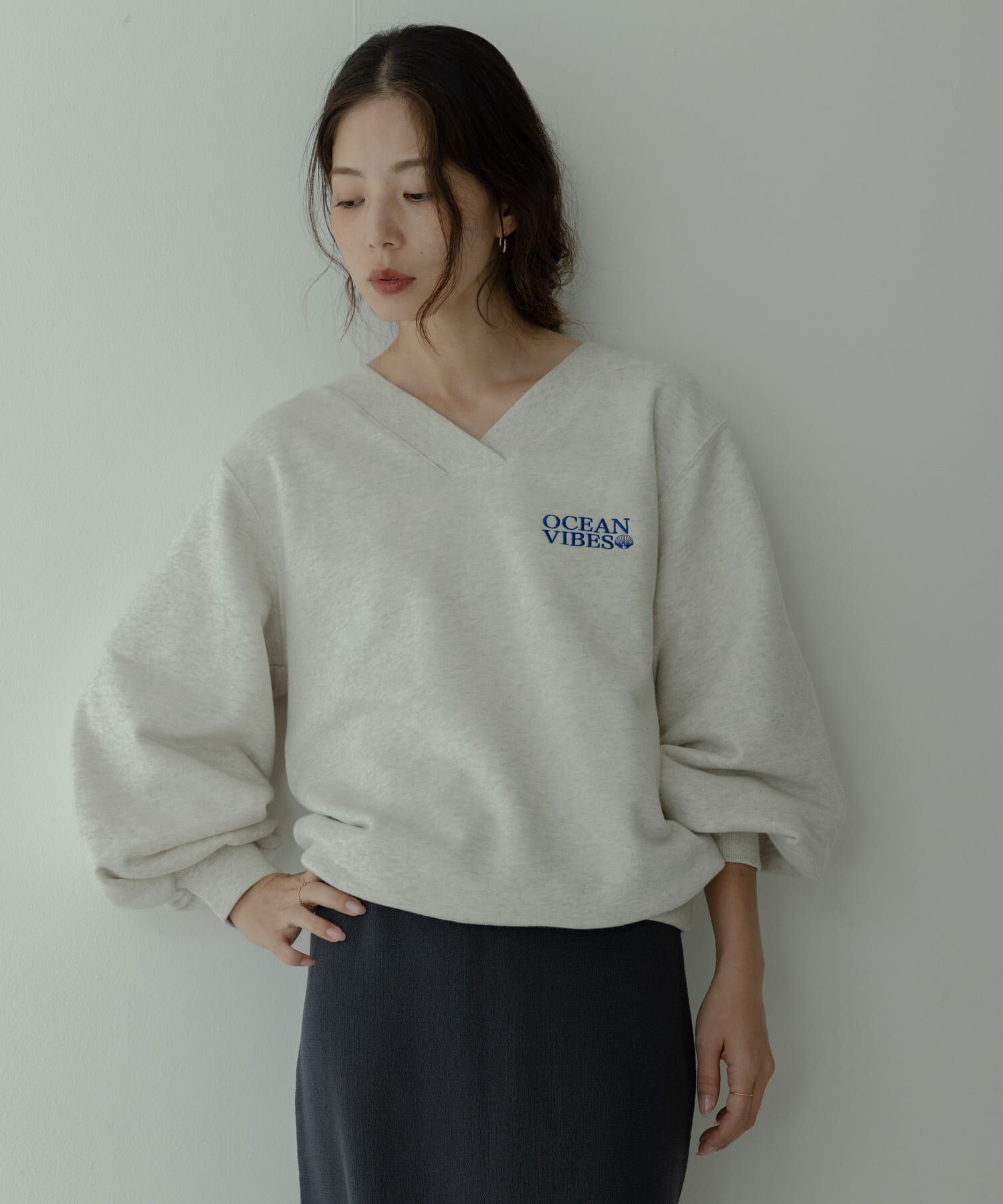 Sonny Label 「Vネック刺繍スウェット」|スウェット・ジャージ|