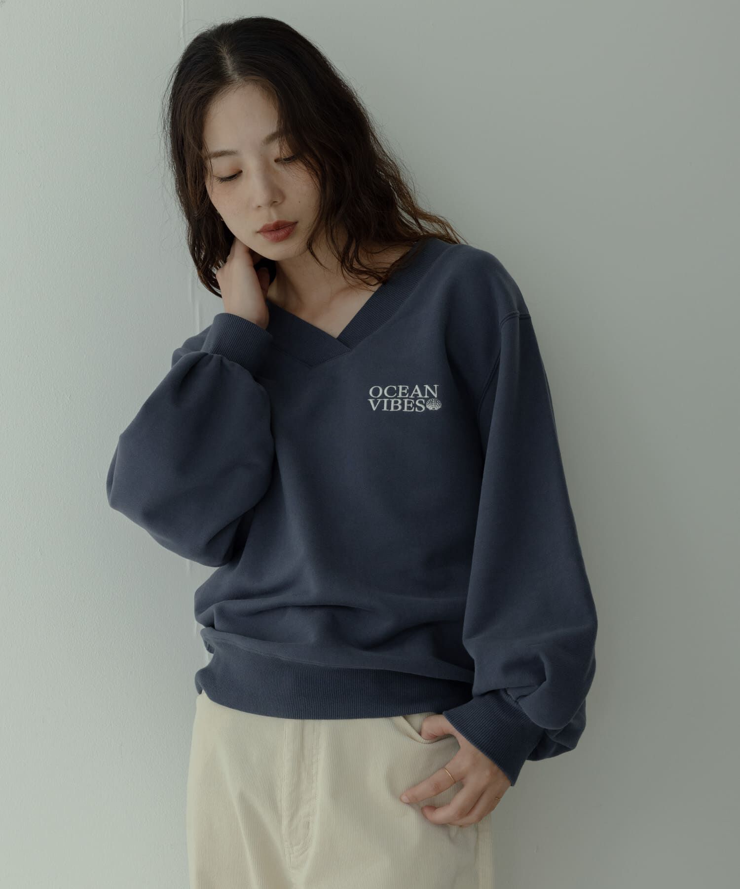 Sonny Label 「Vネック刺繍スウェット」|スウェット・ジャージ|