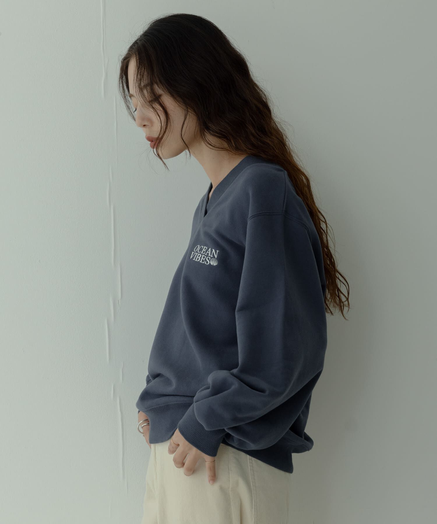 Sonny Label 「Vネック刺繍スウェット」|スウェット・ジャージ|